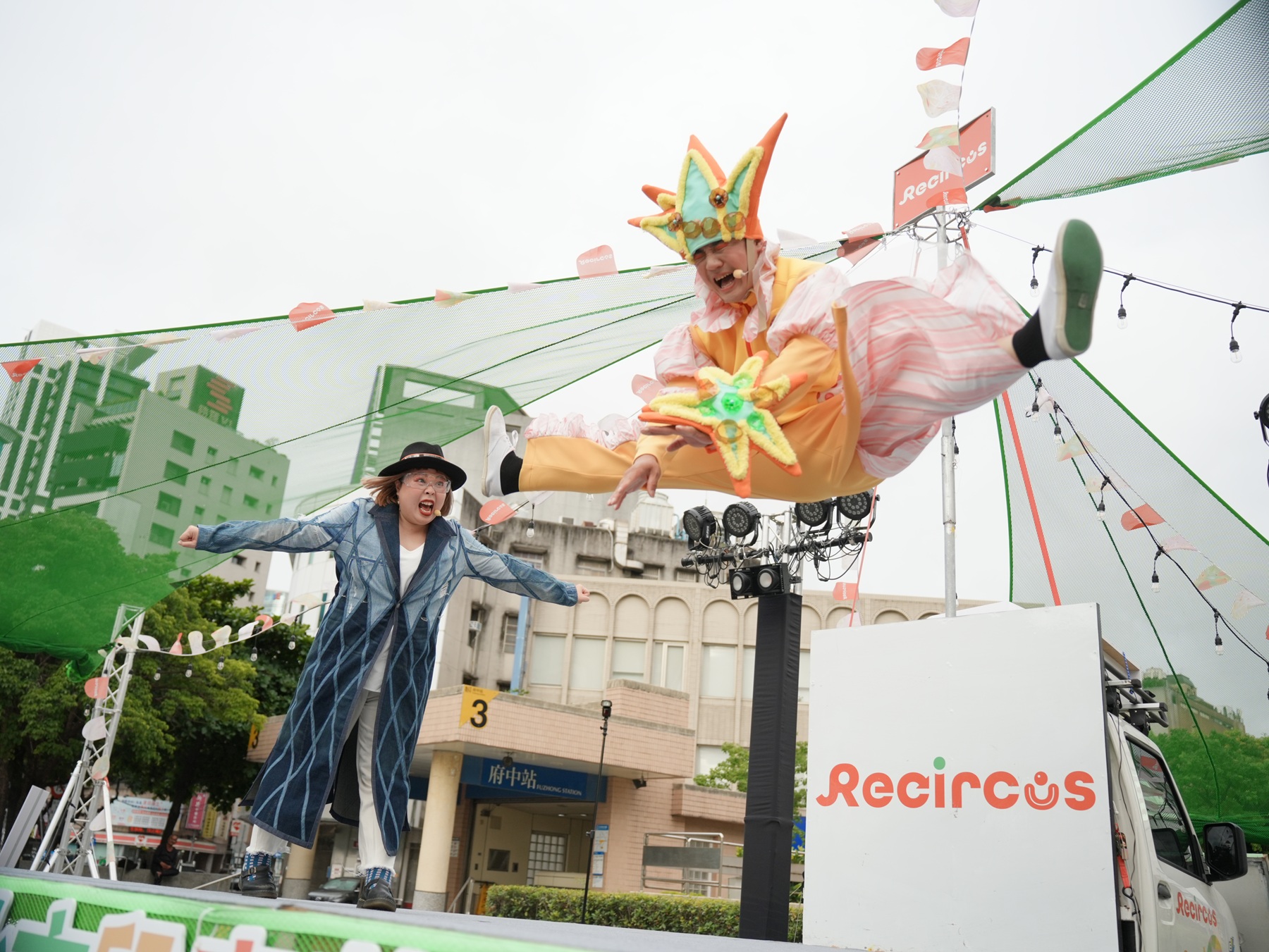 「FUN藝夏 戶外劇場」8月8日、9日推出「Recircus移動綠劇場」，於新北市戶外園區帶來馬戲、劇場、魔術、音樂及互動體驗。
