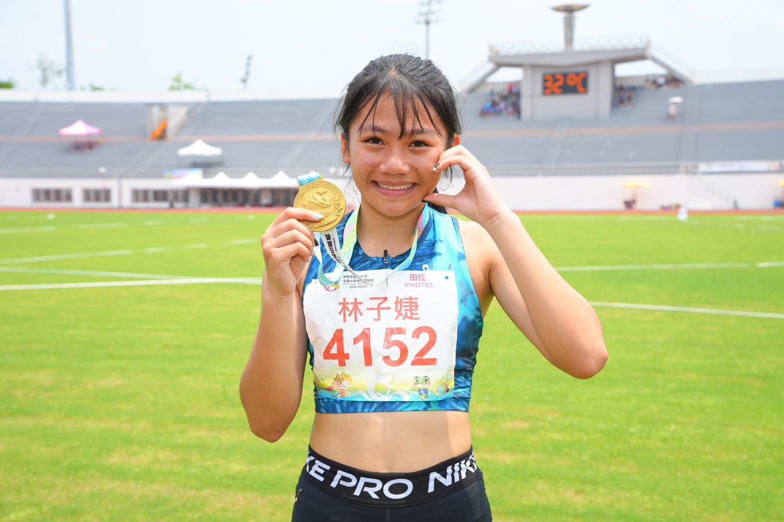 新北明德高中田徑選手林子婕今(29)日於市政會議代表接旗並將挑戰ICG女子80公尺跨欄三連霸