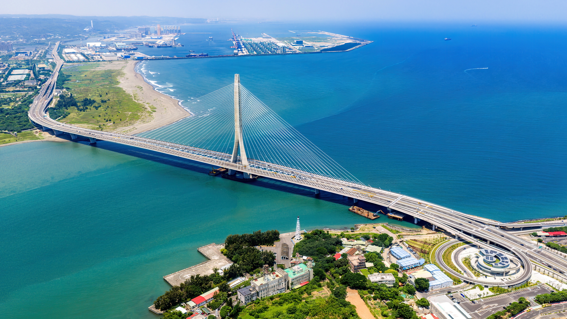 隨著淡江大橋、三鶯捷運線及新北大巨蛋等重大建設陸續推進，新北將整合周邊景點資源，開啟區域觀光發展新軸線。