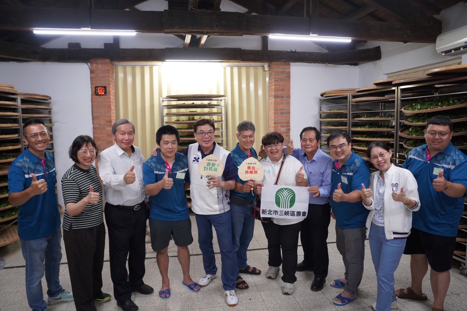新北市副市長劉和然今(30)日晚間前往文山農場探班選手，期勉茶農們發揮新北稱霸全國的職人精神，在即將到來的全國競賽中展現實力
