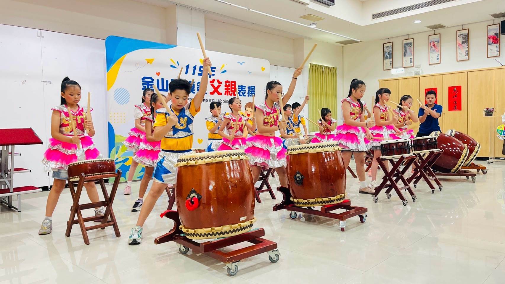 中角國小「北海藍星太鼓社團」開場表演