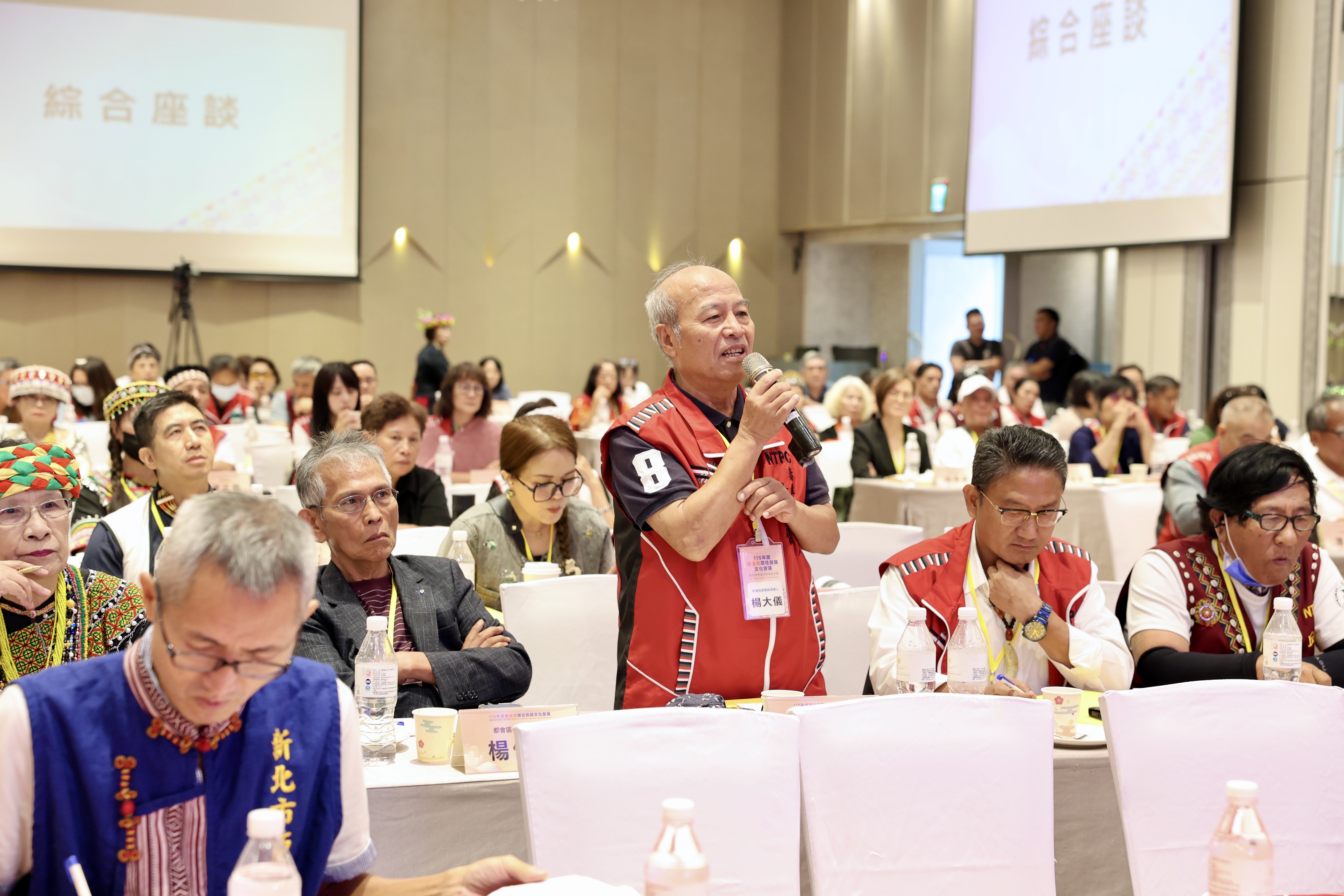 ▲新北市原民局主管群與各幹部們交流。(圖/新北市政府原民局提供)