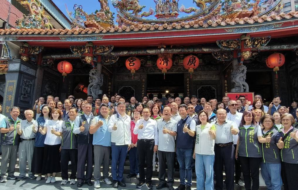 侯友宜市長前往中和廣濟宮參香，祈求地方平安，軌道建設工程順利。