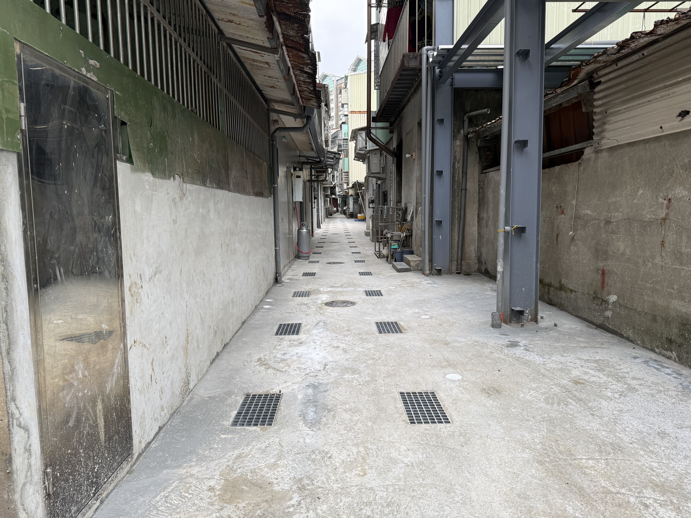 後巷完工後，還給住戶寬敞明亮的空間，住戶間可以串門子