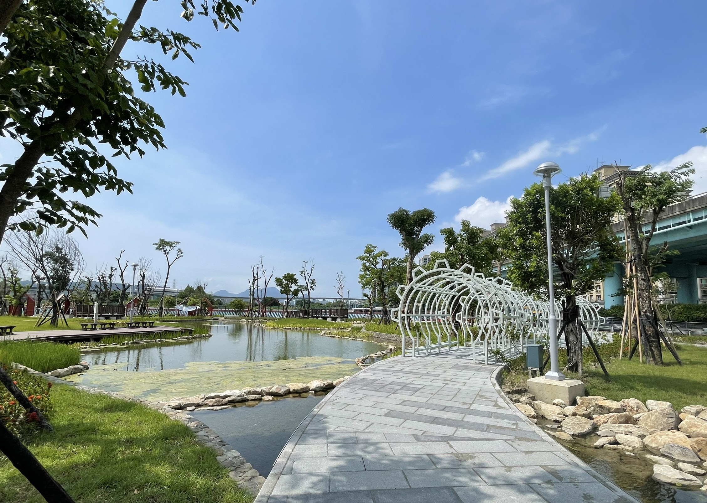 中環公園兼具黑手職人文化傳承與生態教育功能，勇奪最佳施工品質類金質獎。新北市地政局提供