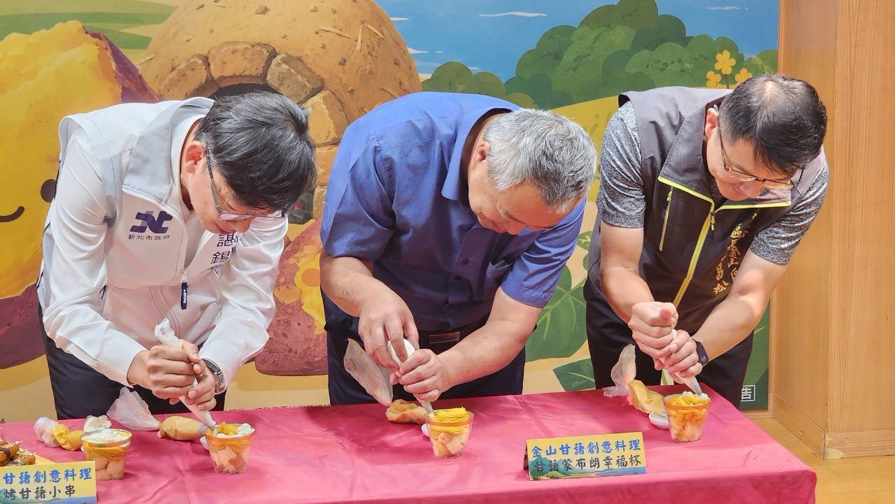 04.長官與嘉賓現場進行甘藷蒙布朗幸福杯DIY