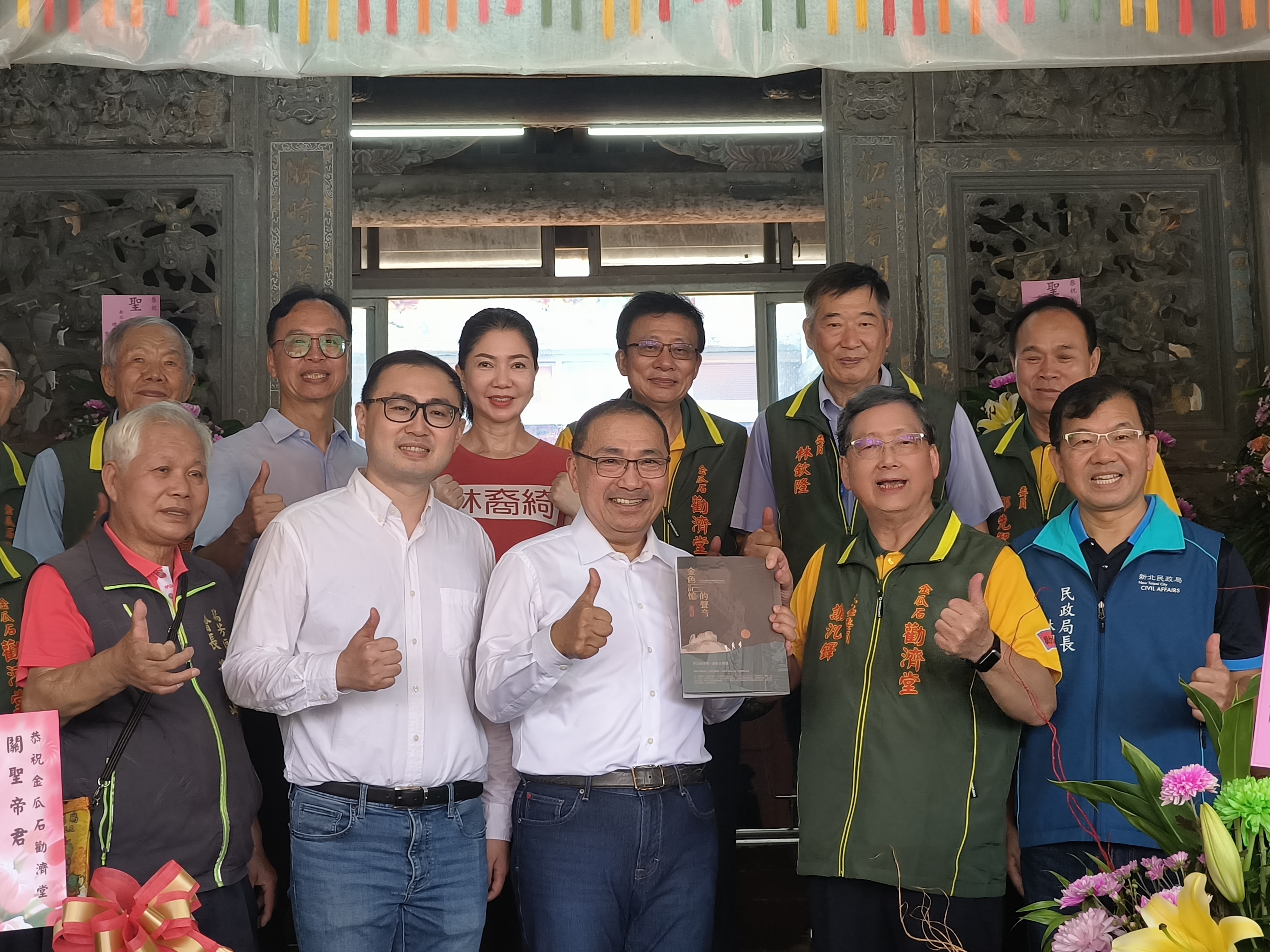 侯市長友宜於九份勸濟堂參拜祈福，祈求地方平安。