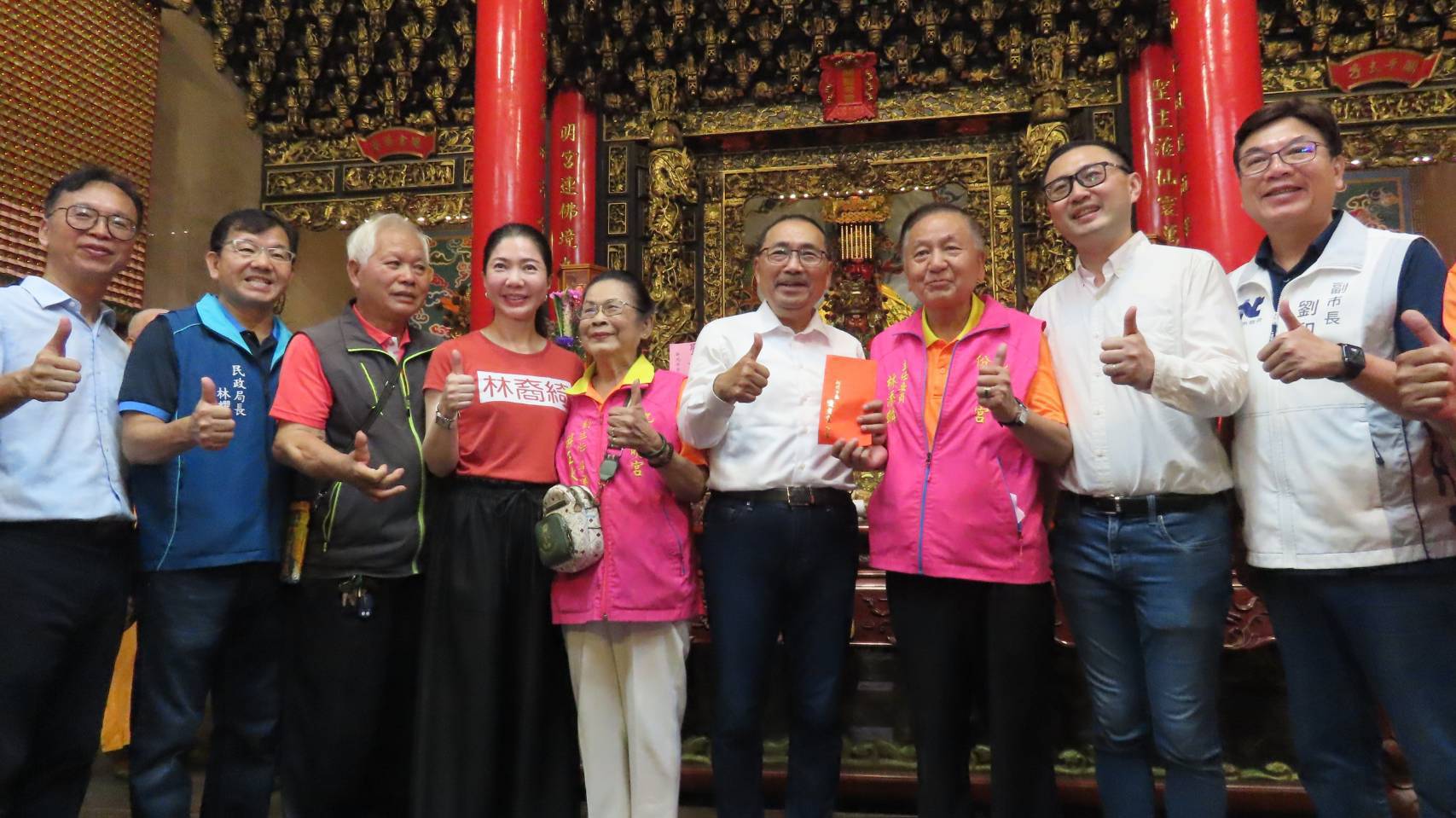 侯市長與市政團隊前往九份聖明宮參拜，感謝廟方公益慈善，守護居民。