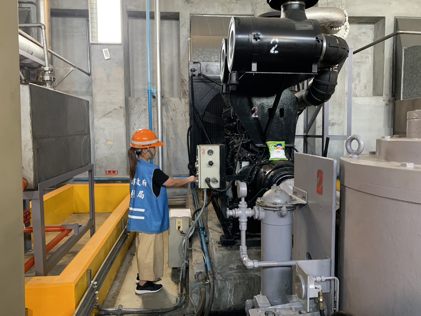 武英殿抽水站電瓶檢查