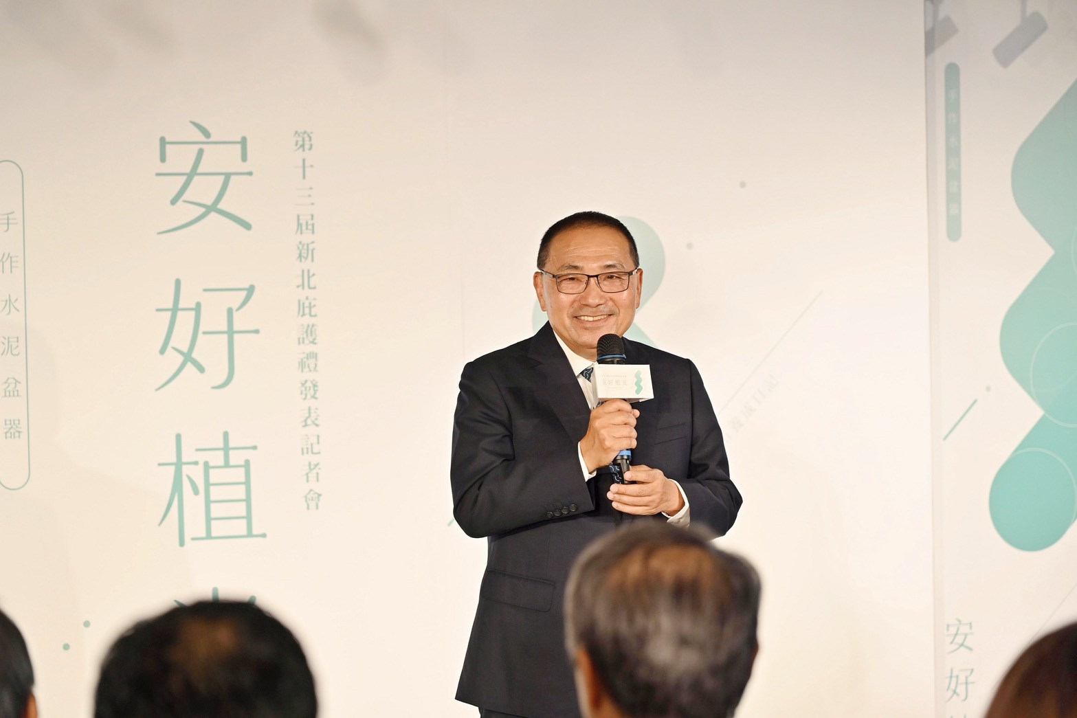 新北市政府今（7）日舉辦「第13屆新北庇護禮」記者會，推出具永續概念的植栽禮盒「安好植光」。