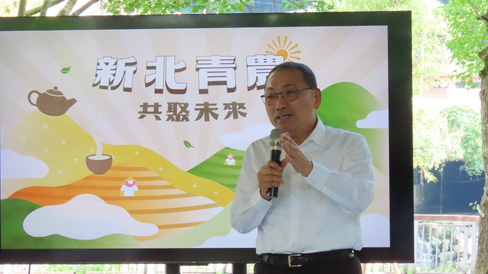 侯市長友宜視察坪林​協德聚場，活化空間成果，新北茶農結合國際，行銷新北好茶。
