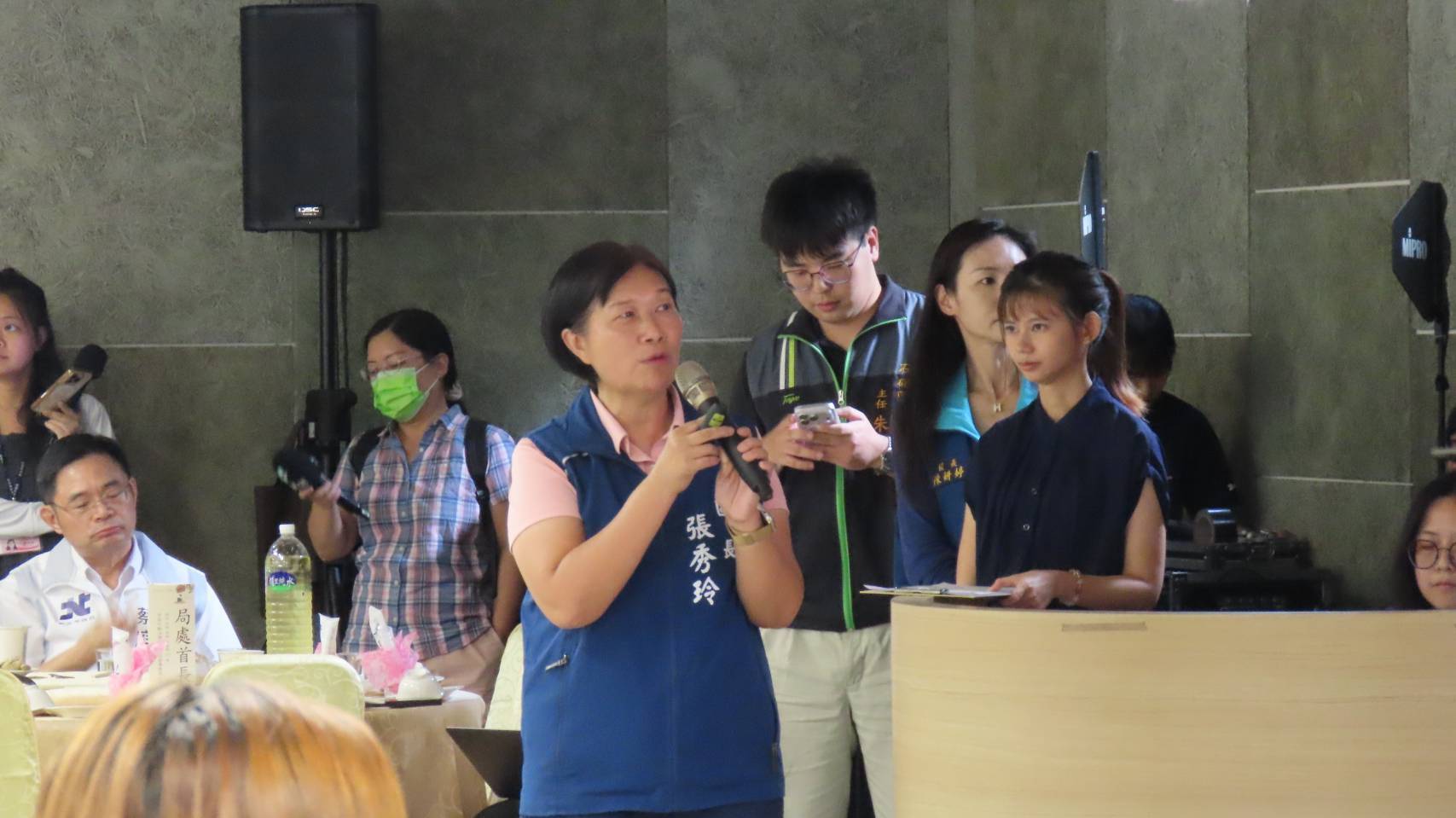 坪林區長簡報近年市政成果。