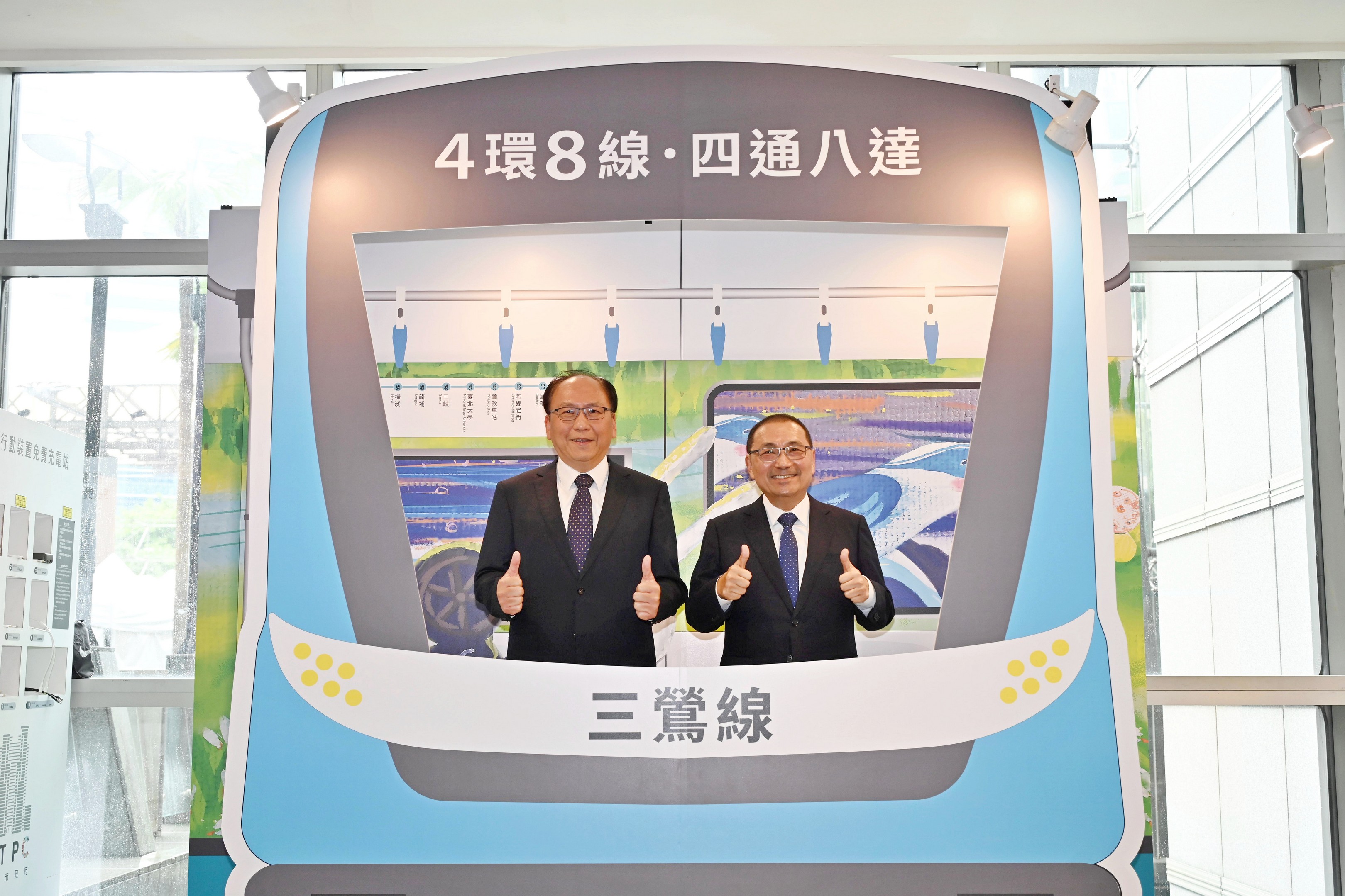 侯友宜同時也宣布三鶯線8月16日起延長營運時間，從早上6點到晚上12點，提供全時段服務。