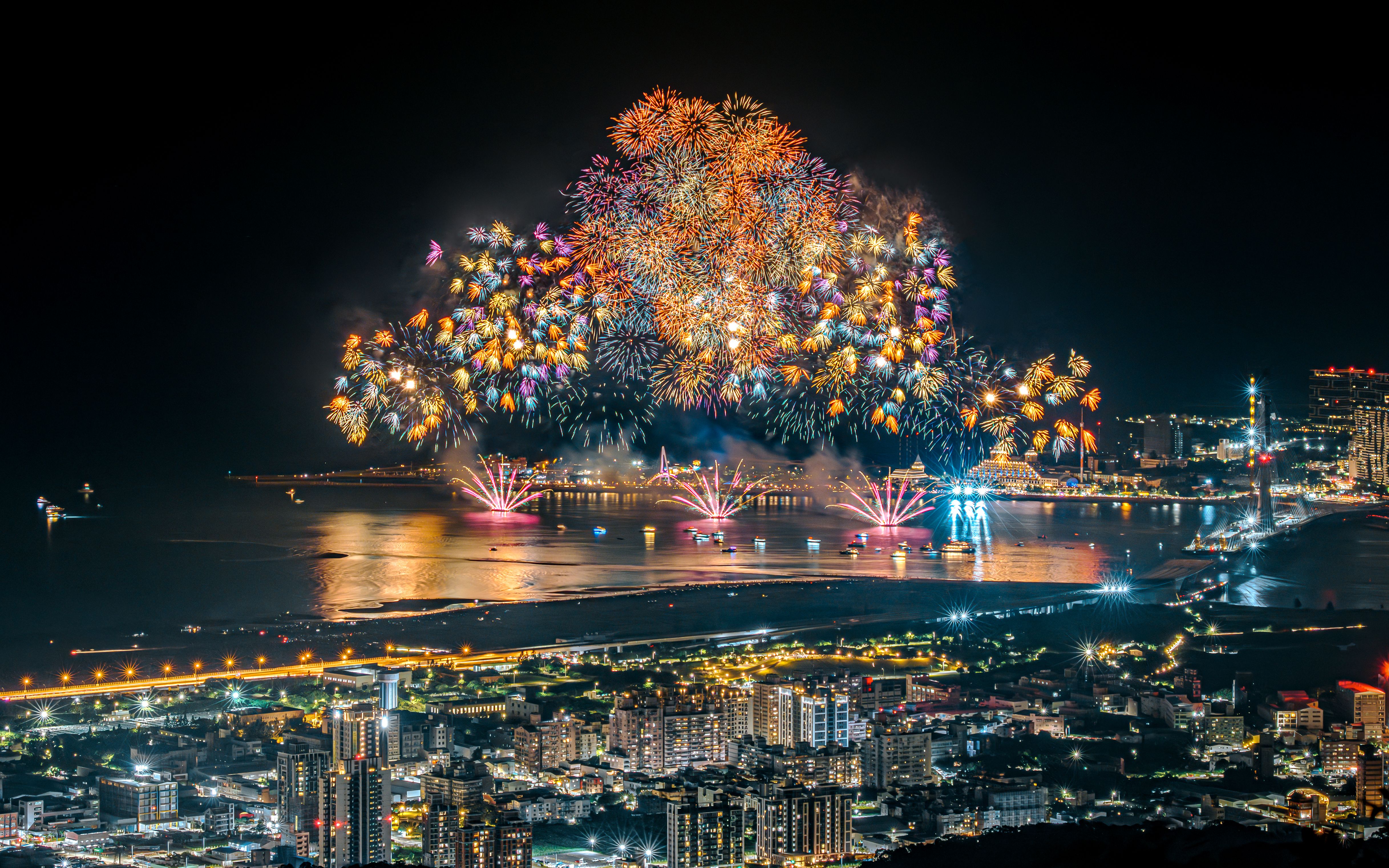 2025淡水漁人碼頭仲夏繽紛樂煙火秀實景