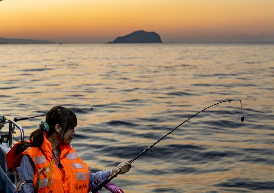 夜間航班體驗夜釣小卷，感受深澳夏夜漁村風情
