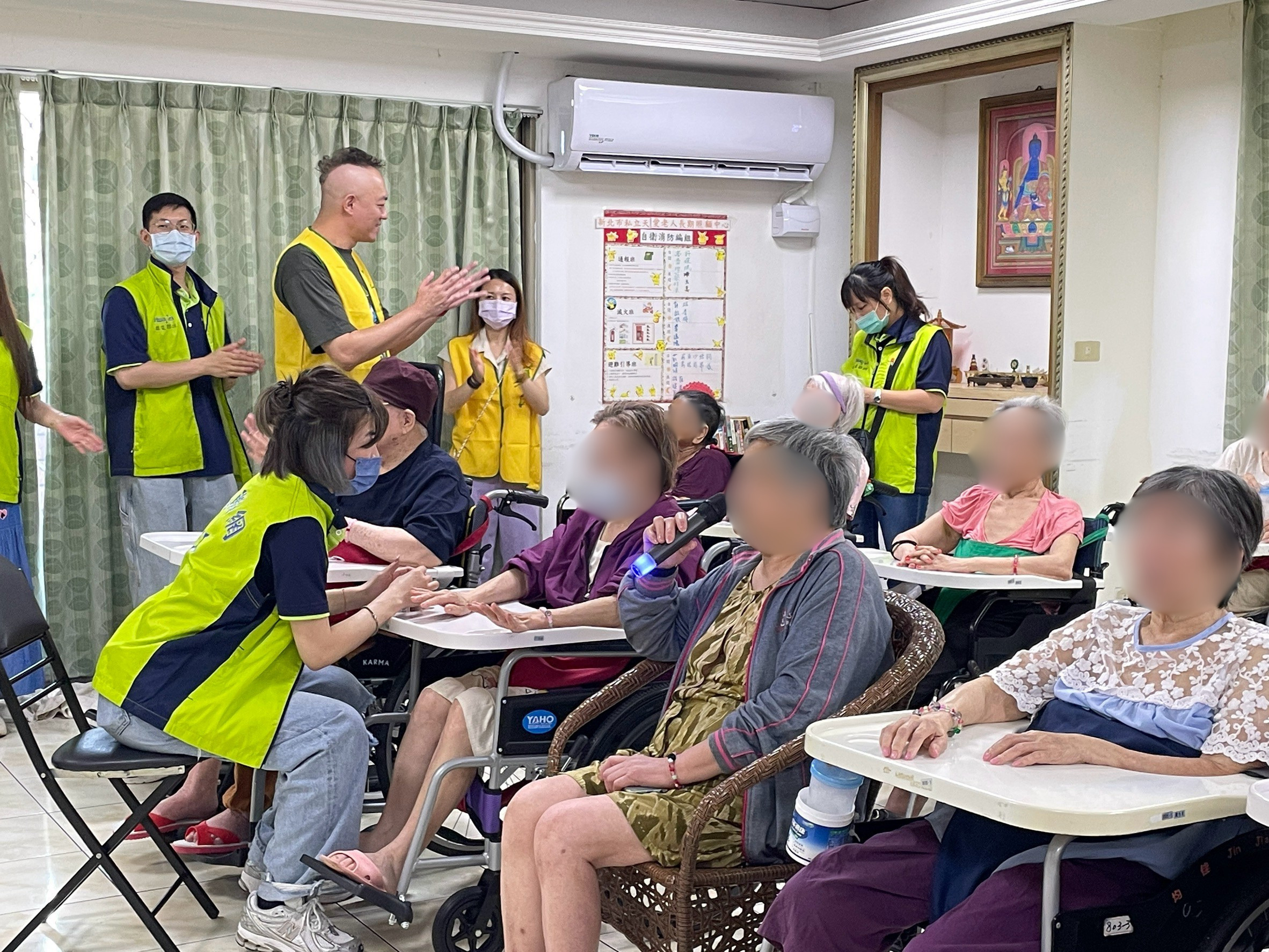 華電聯網積極參與新北市高齡友善與社會共融推動，日前到新北市私立天愛老人長期照顧中心進行「歲月靜好，幸福相伴」關懷活動。