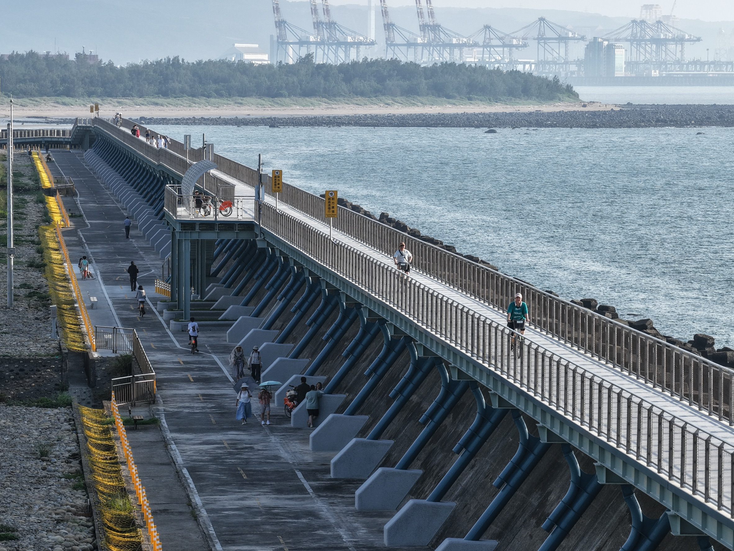  海堤高架自行車道海天一線讓人忘記所有煩憂