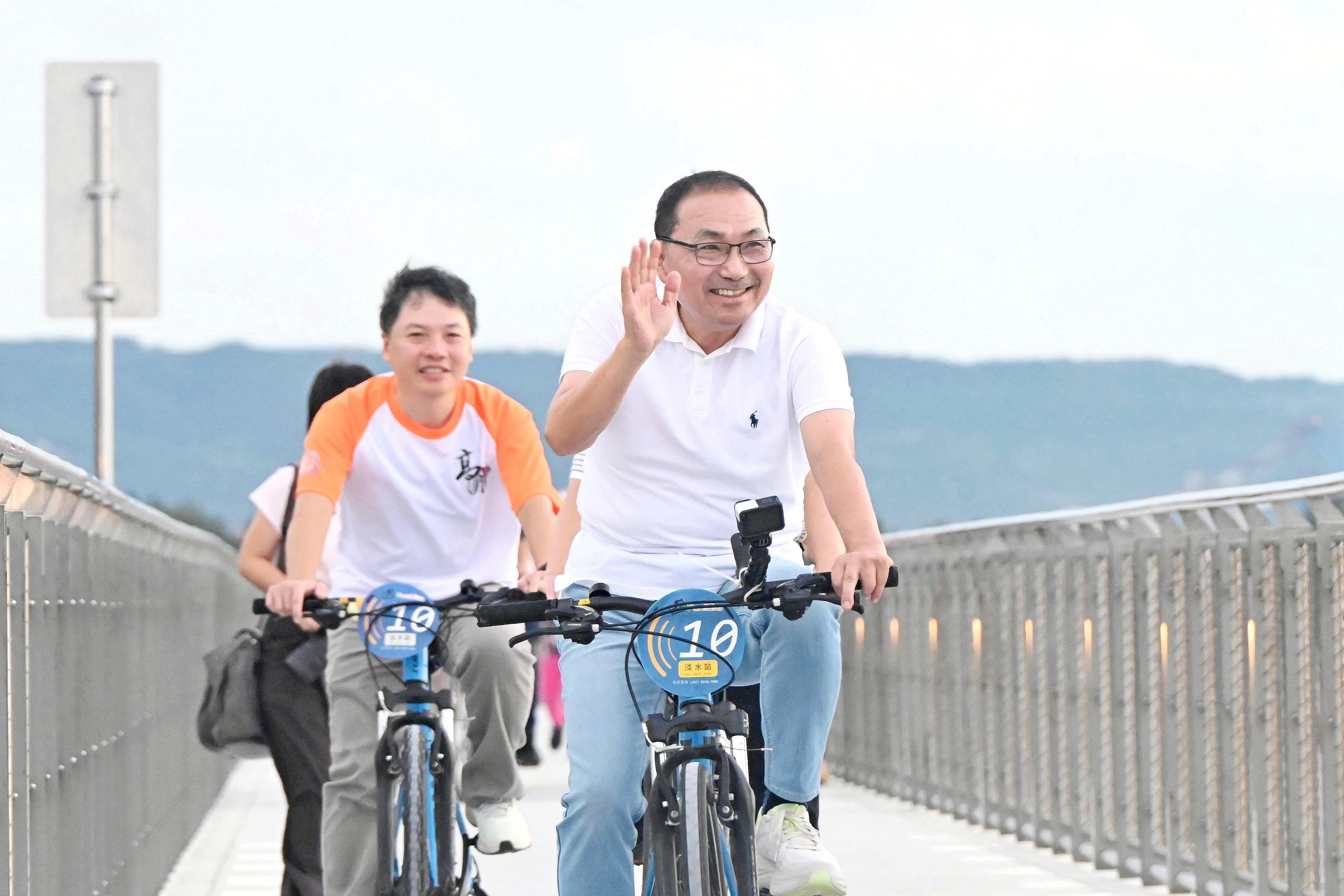1.新北市長侯友宜今（15）日前往「金色水岸觀海長堤自行車道」視察並親自騎行。