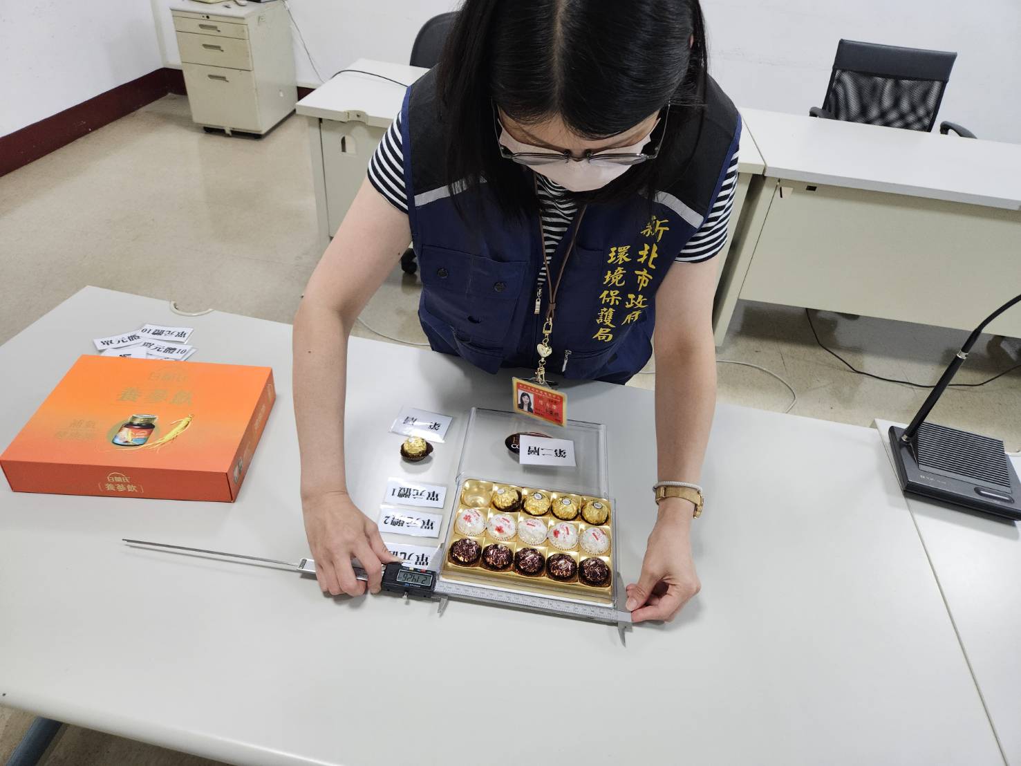資源循環推動法及限制產品過度包裝，管制糕餅、化粧品、酒、加工食品及電腦程式著作光碟等5類產品包裝層數及包裝體積比值