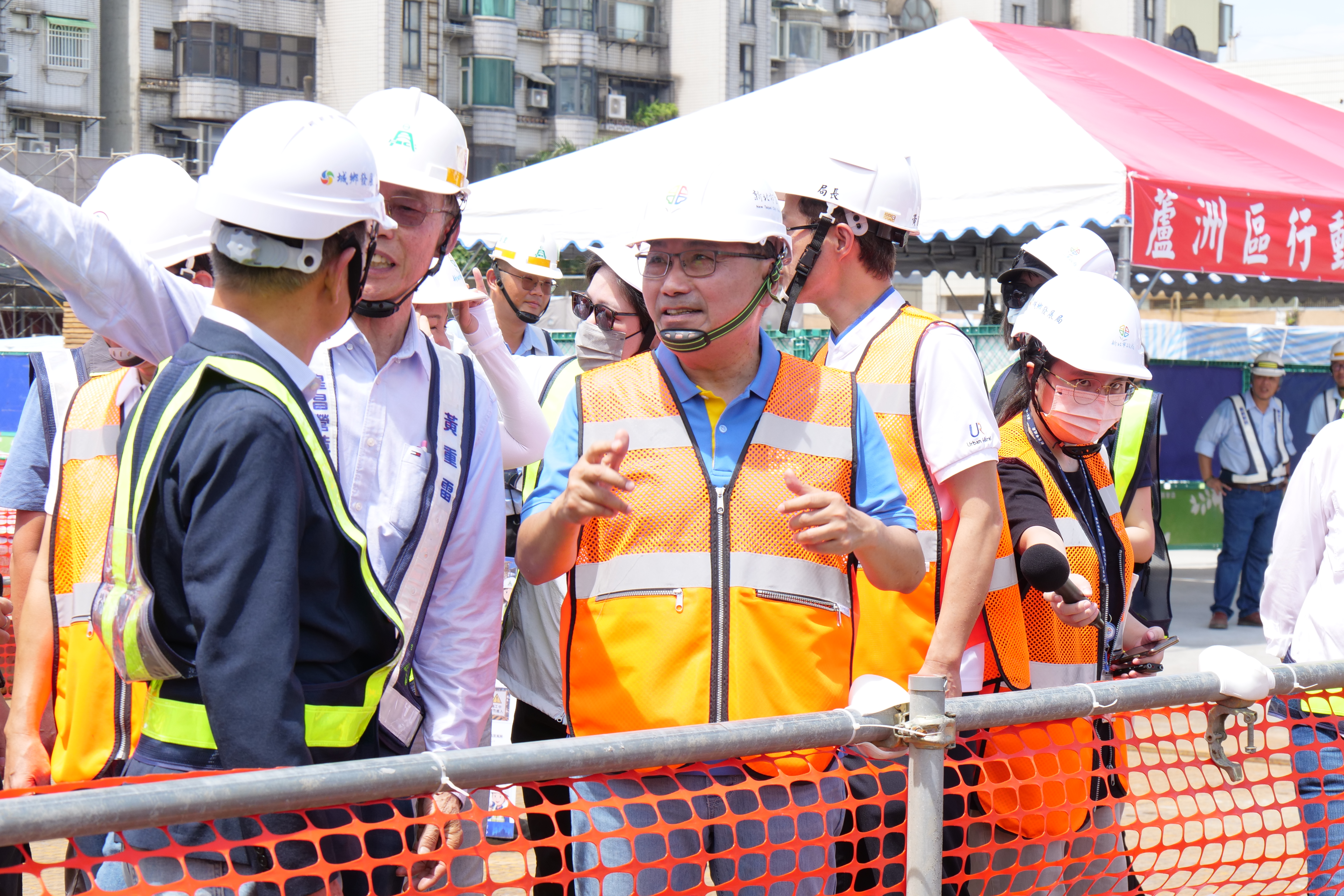 新北市長侯友宜上午視察「蘆洲區光華段停車場及青年社會住宅新建工程」