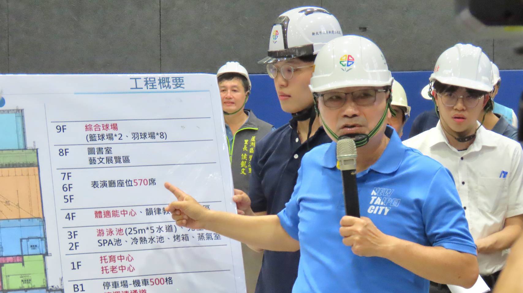 侯市長視察湧蓮寺公益大樓並致詞。