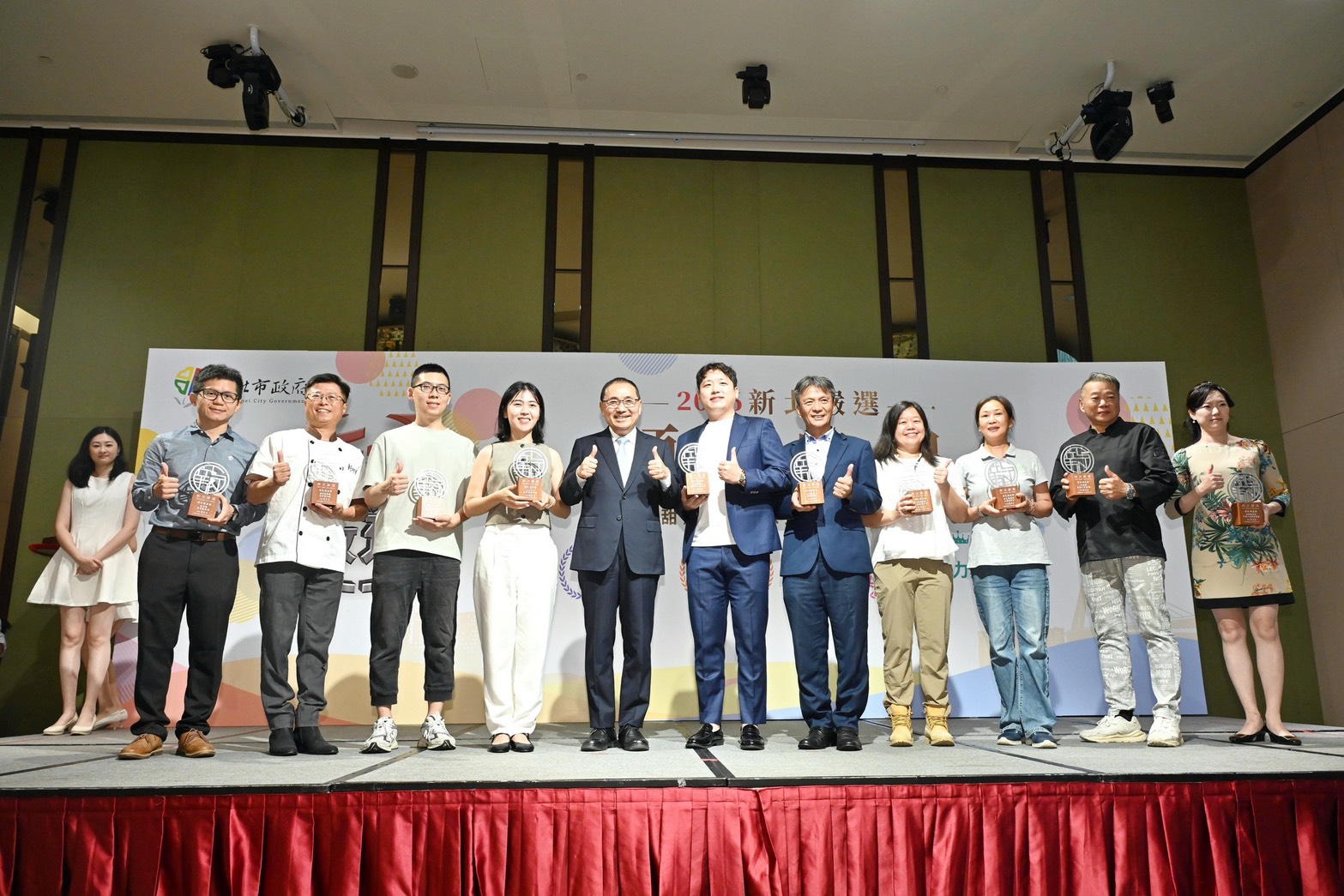 侯友宜表示，市府透過「新北嚴選」挖掘好產品，將在地文化融入其中，讓更多人認識新北、選購在地好產品。