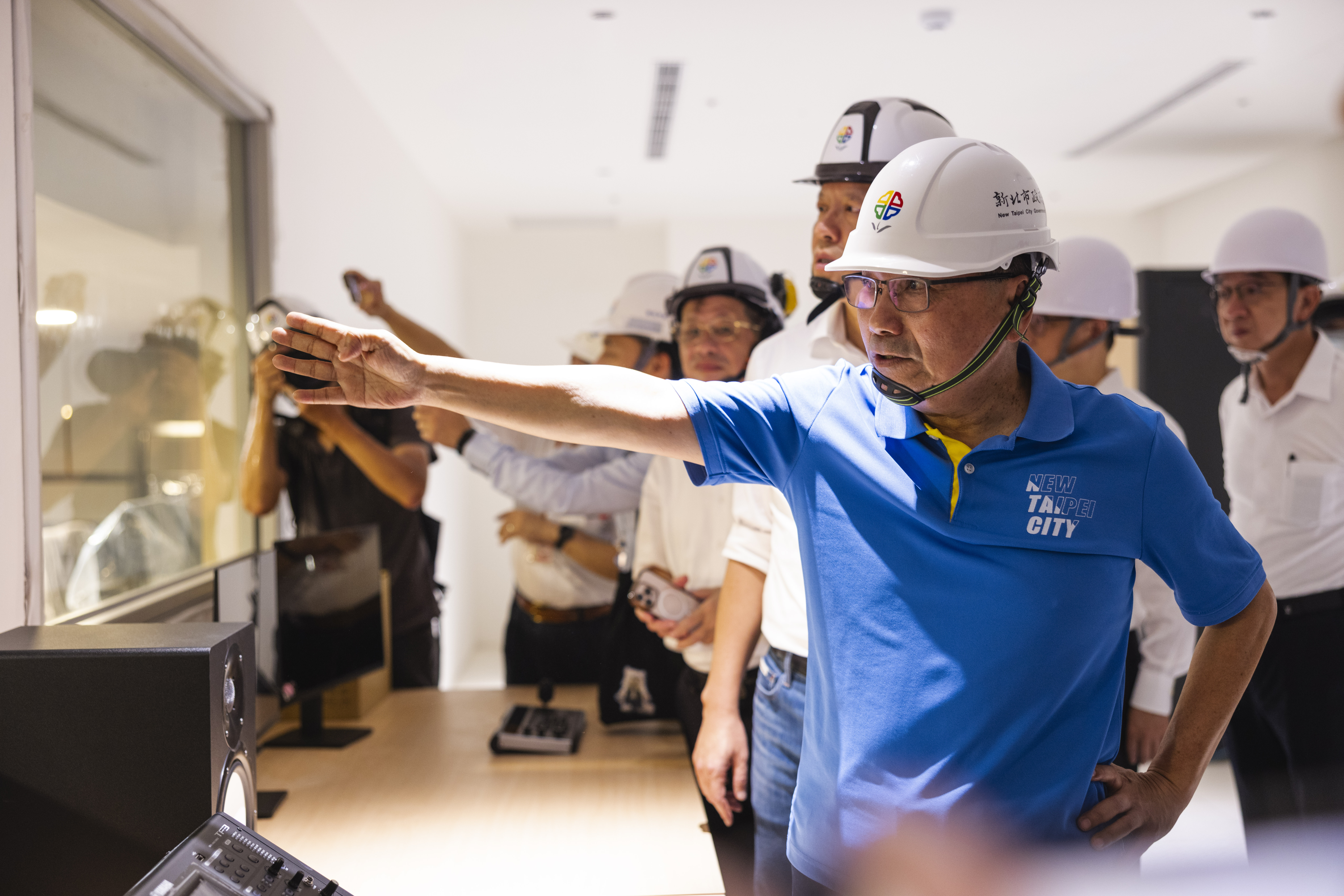 侯友宜市長今日視察第二行政中心施工進度及內部裝修情形，囑咐各進駐單位加快腳步，確保年底順利進駐啟用。