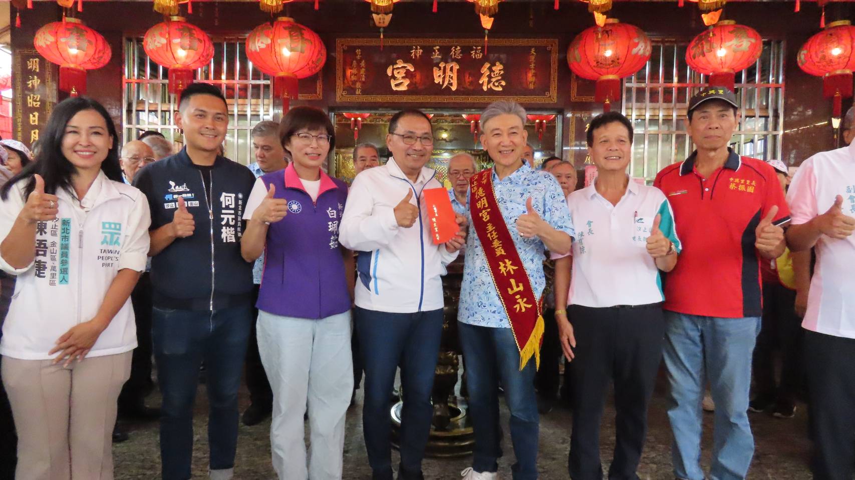市長至汐止德明宮參拜祈福。