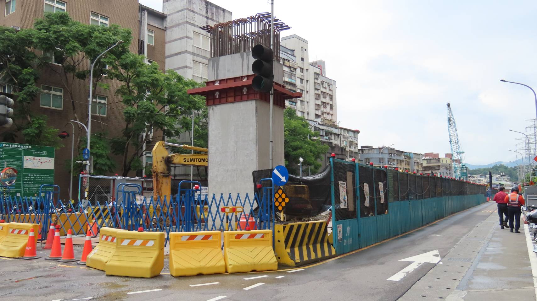 汐東線同興路工區墩柱。
