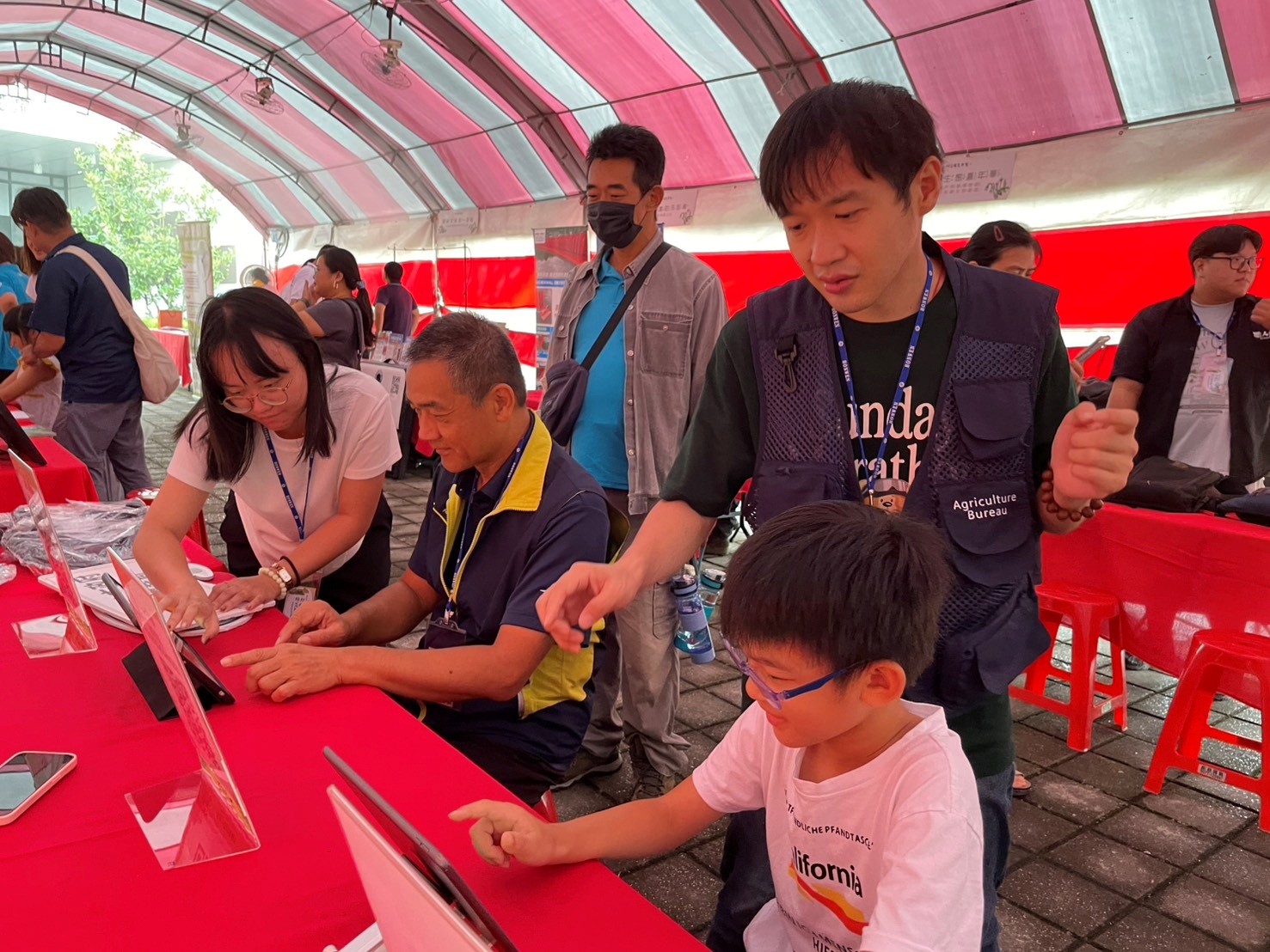 民眾遊玩水保創意網頁遊戲「收集吧！松果兒農村水保任務」2