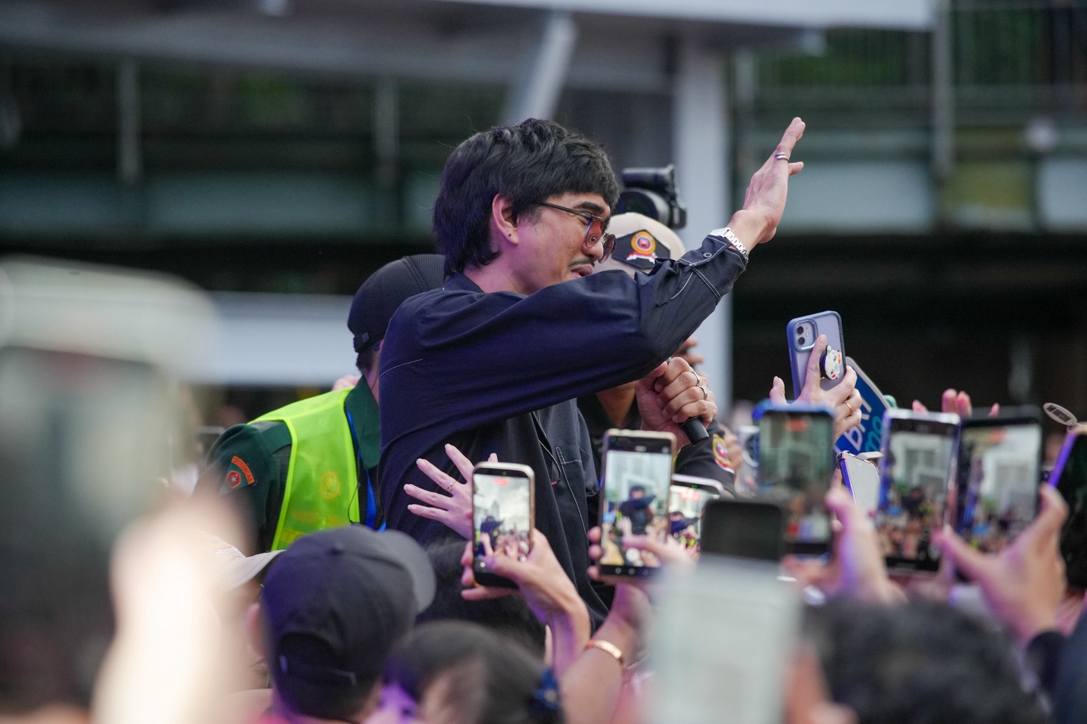 壓軸登場的印尼天團Sheila on 7演唱多首國民神曲，帶動全場逾２萬粉絲大合唱。