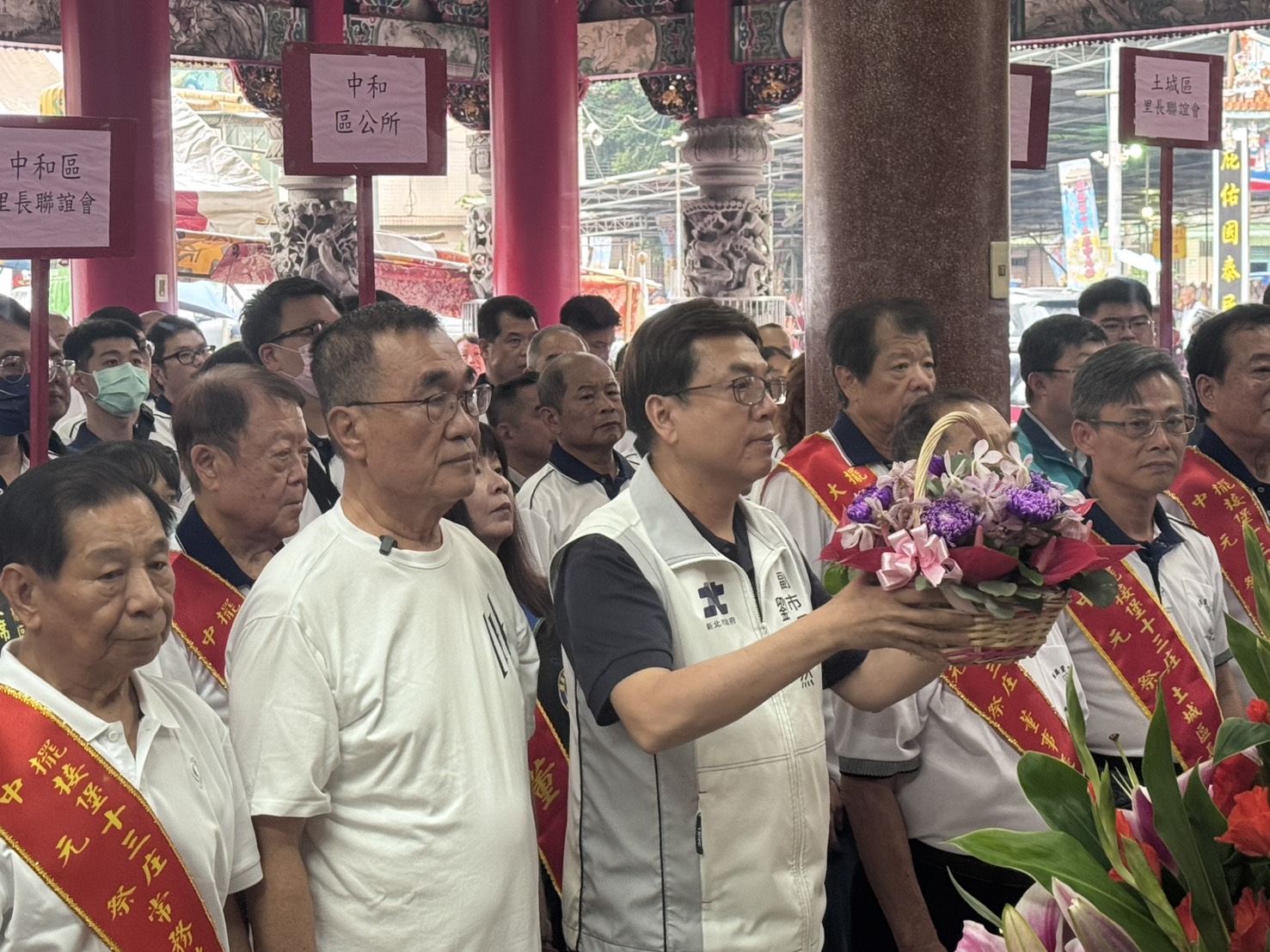 新北市副市長劉和然今(25)日親自出席團拜祈福，與地方仕紳、里長及信眾共同向大墓公義民先賢致敬。