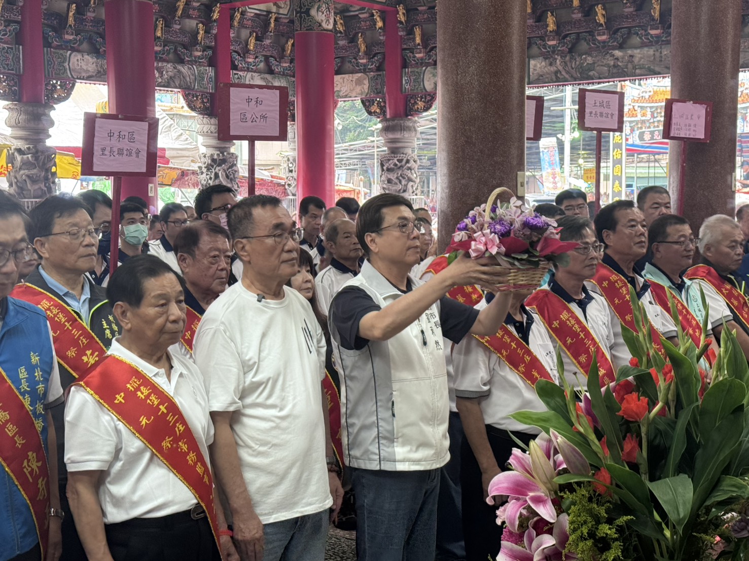 新北市副市長劉和然親自出席團拜祈福，感念先民守護鄉里的奉獻精神，並祈求新北市民平安健康、社會安定、城市持續進步。 