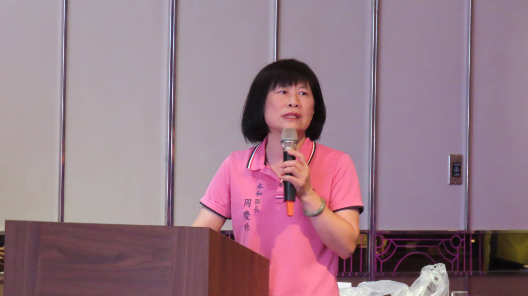 永和區長周慶珍簡報區政成果。