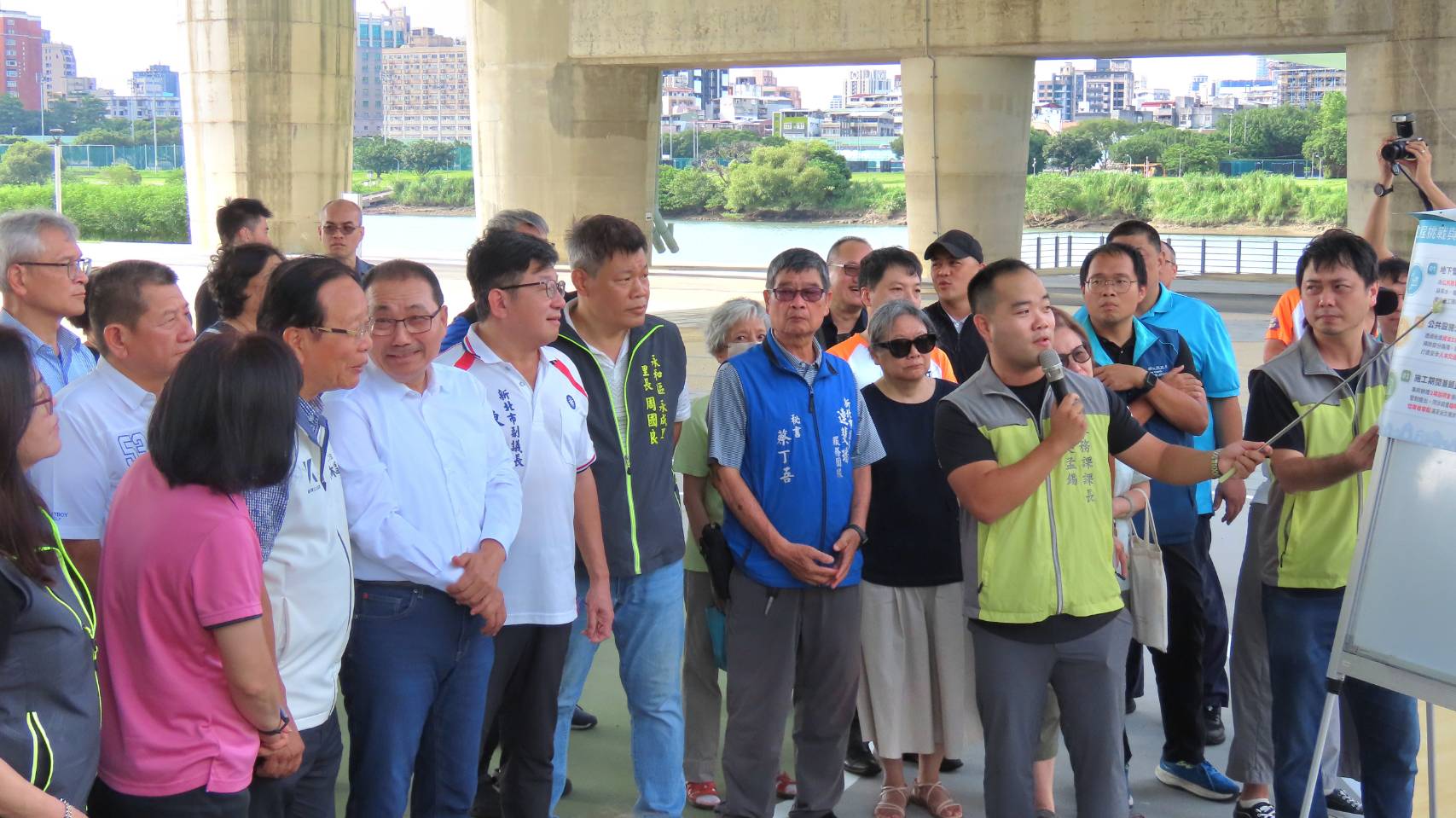 侯市長視察永和博愛藝術街廓與中正橋周邊環境整合再造工程（第一期）。