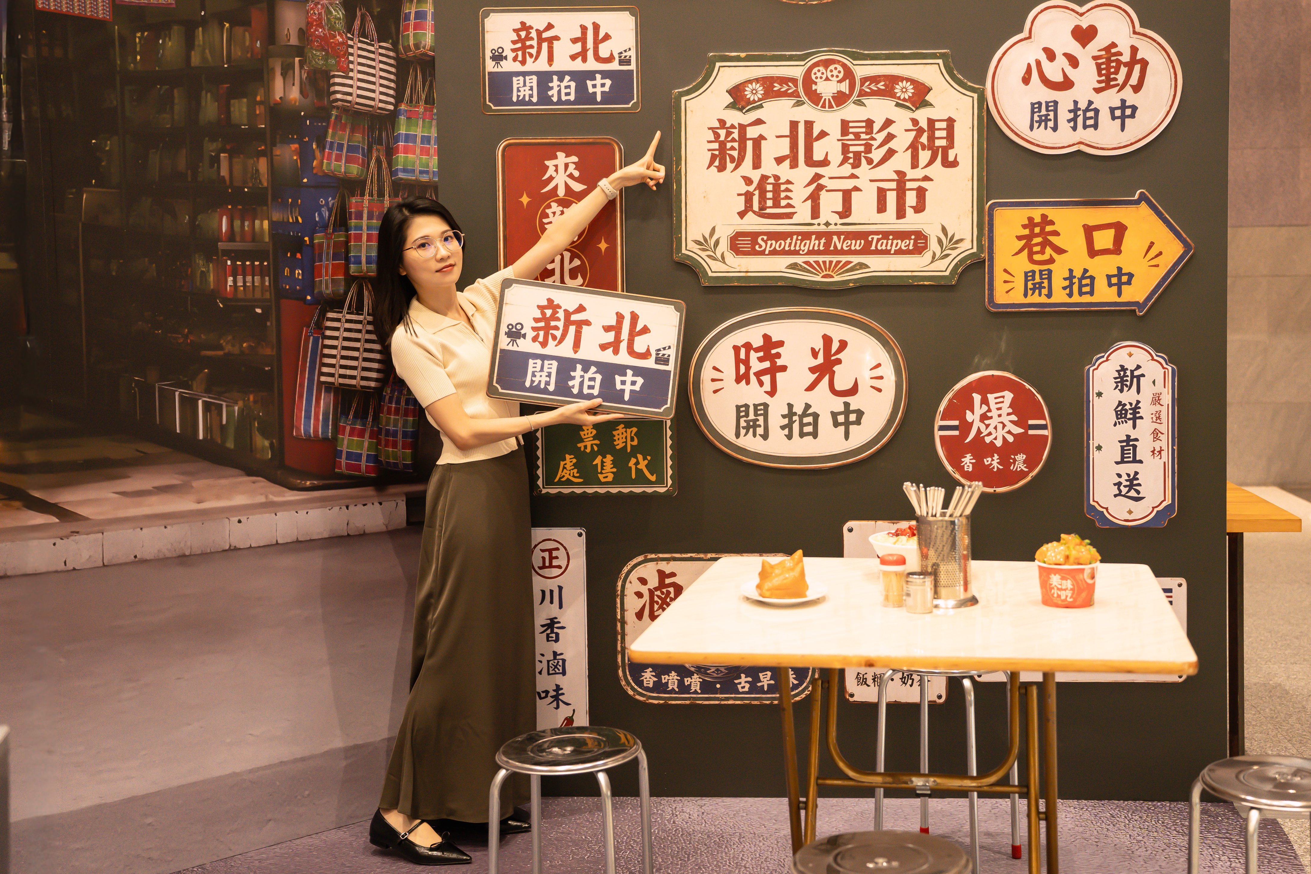 各展區結合布景設計影視場景翻翻樂、月老祈願牆及情境打卡拍照等各式互動體驗。