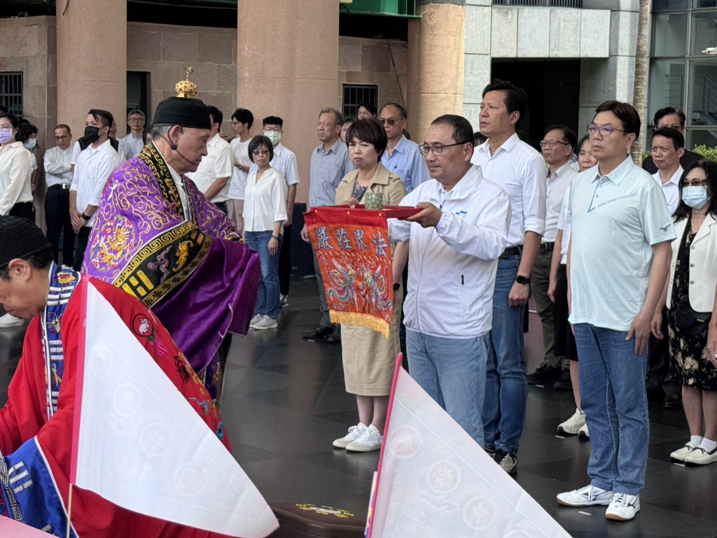 新北市政府今(27)日舉辦115年中元普渡祭典，侯友宜市長率市府團隊祭拜