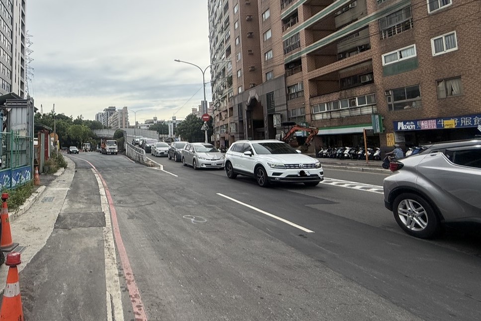 圖說 養工處辦理中和區橋和路（華中橋至中山路2段332巷）銑鋪工程，將於8月29夜間華中橋往橋和路匝道將封閉管制，提醒用路人提前改道。