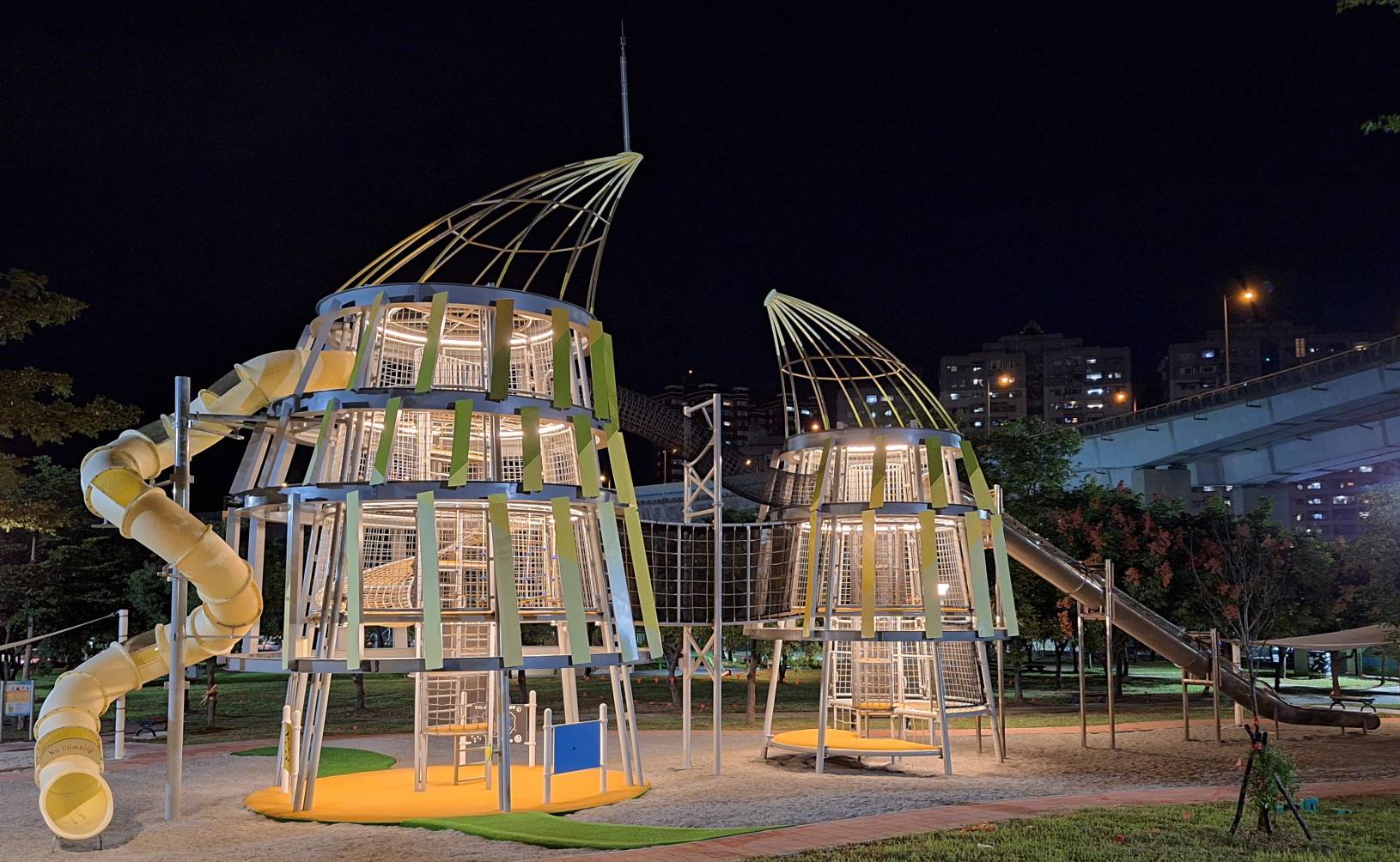 五股區體健公園，竹筍造型遊戲塔