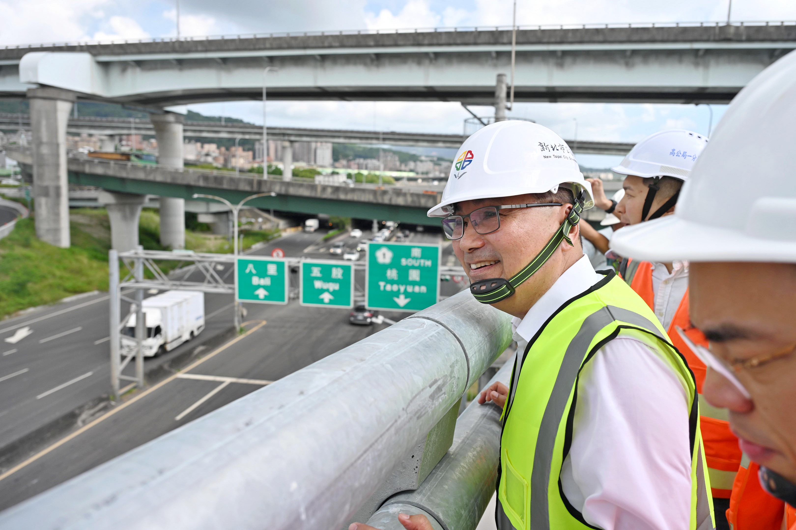 五股交流道北入高架匝道完工後，台65線北向車流可直上國道1號，行車時間從15分鐘縮短至3分鐘。