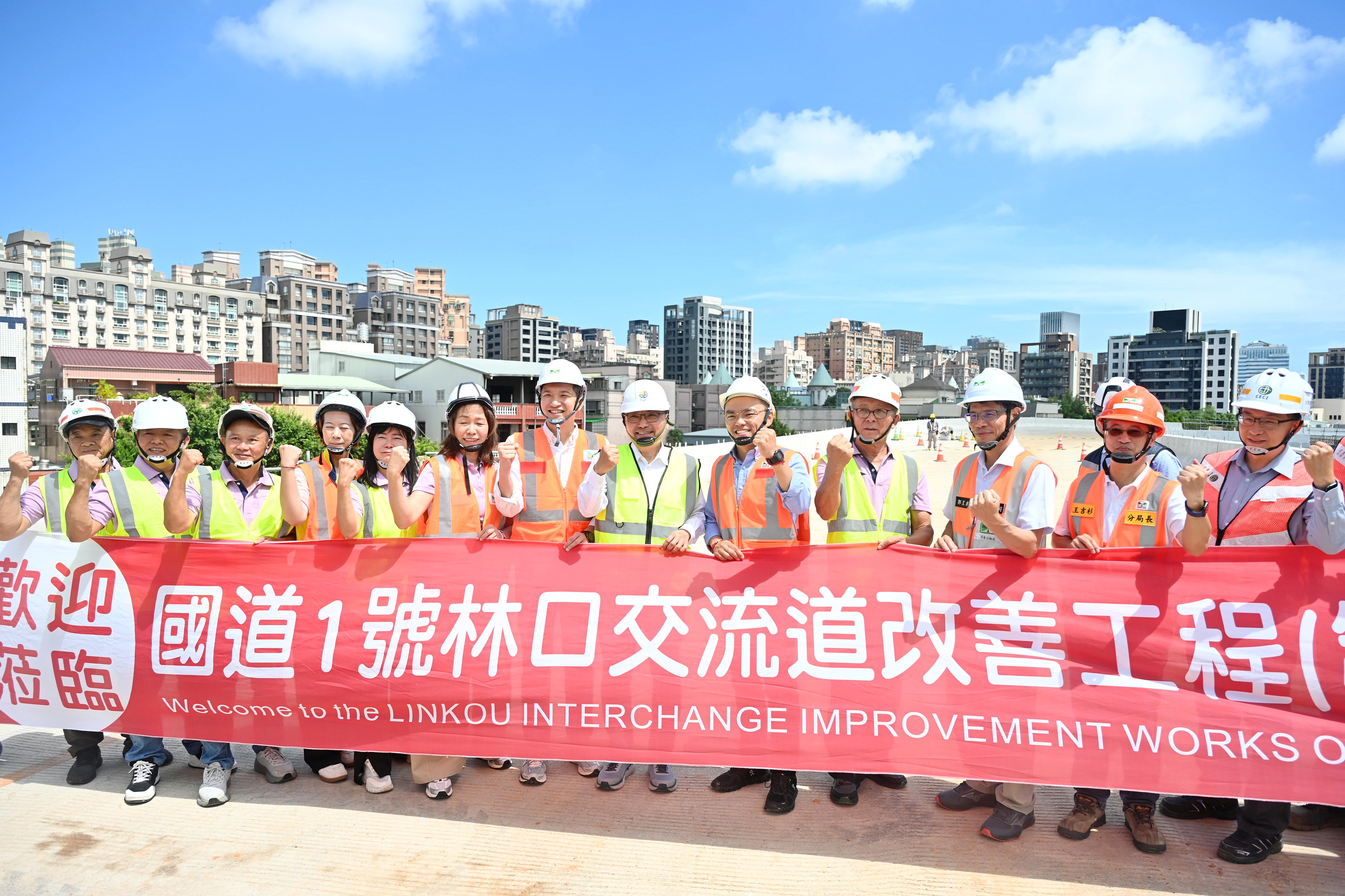 林口交流道南出及北入高架匝道預計明年3月完工。