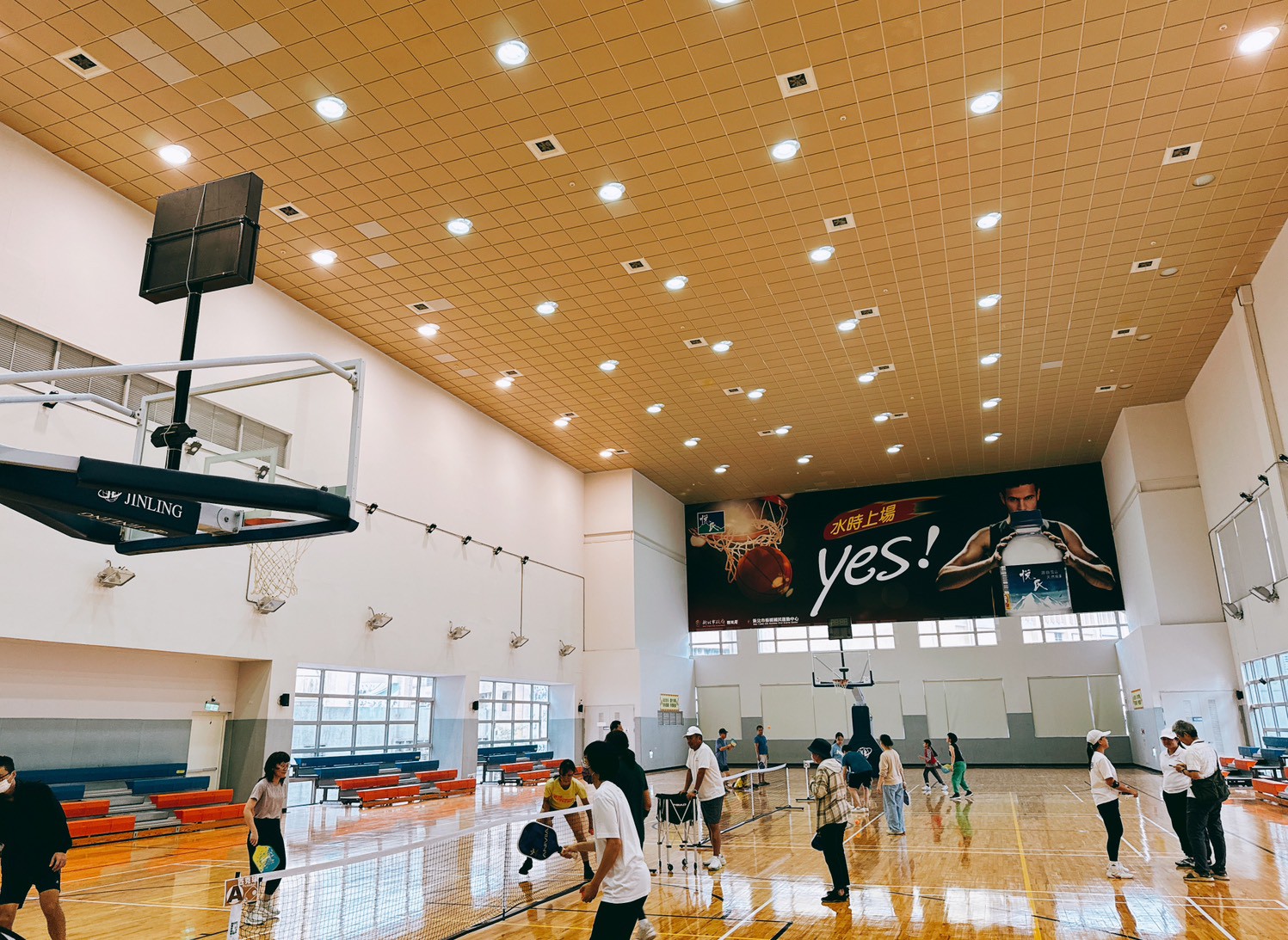 新北板橋運動中心室內匹克球提供成人匹克球團體班（照片來源｜板橋運動中心）