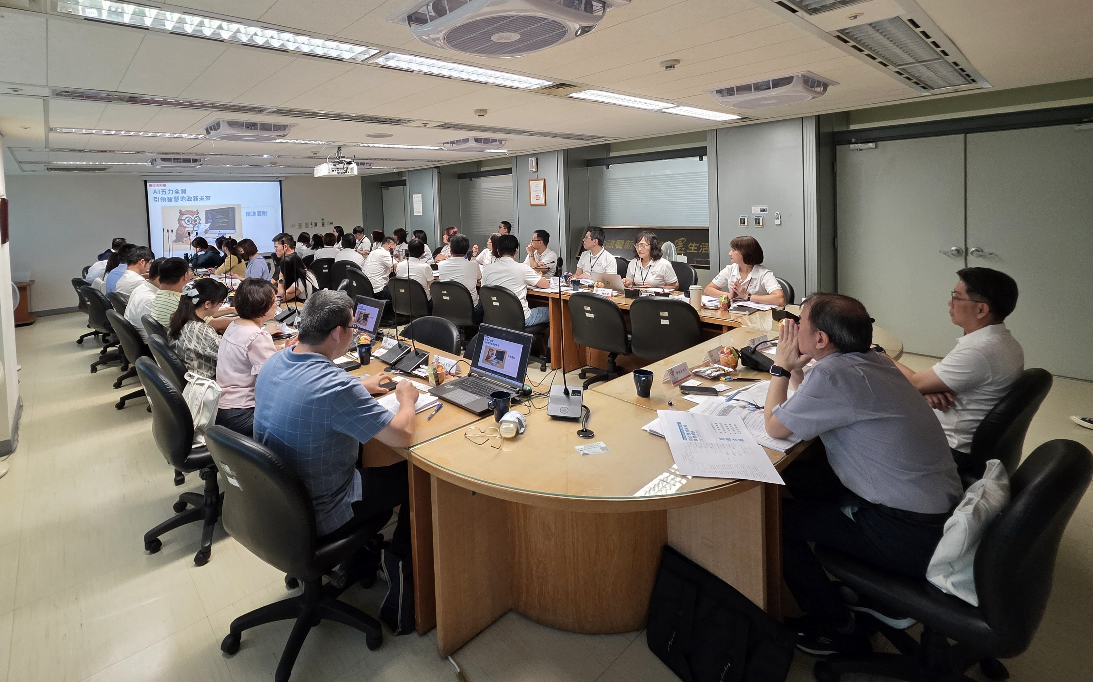 新北地政團隊向內政部考評委員展現年度亮眼執行成果。新北市地政局提供