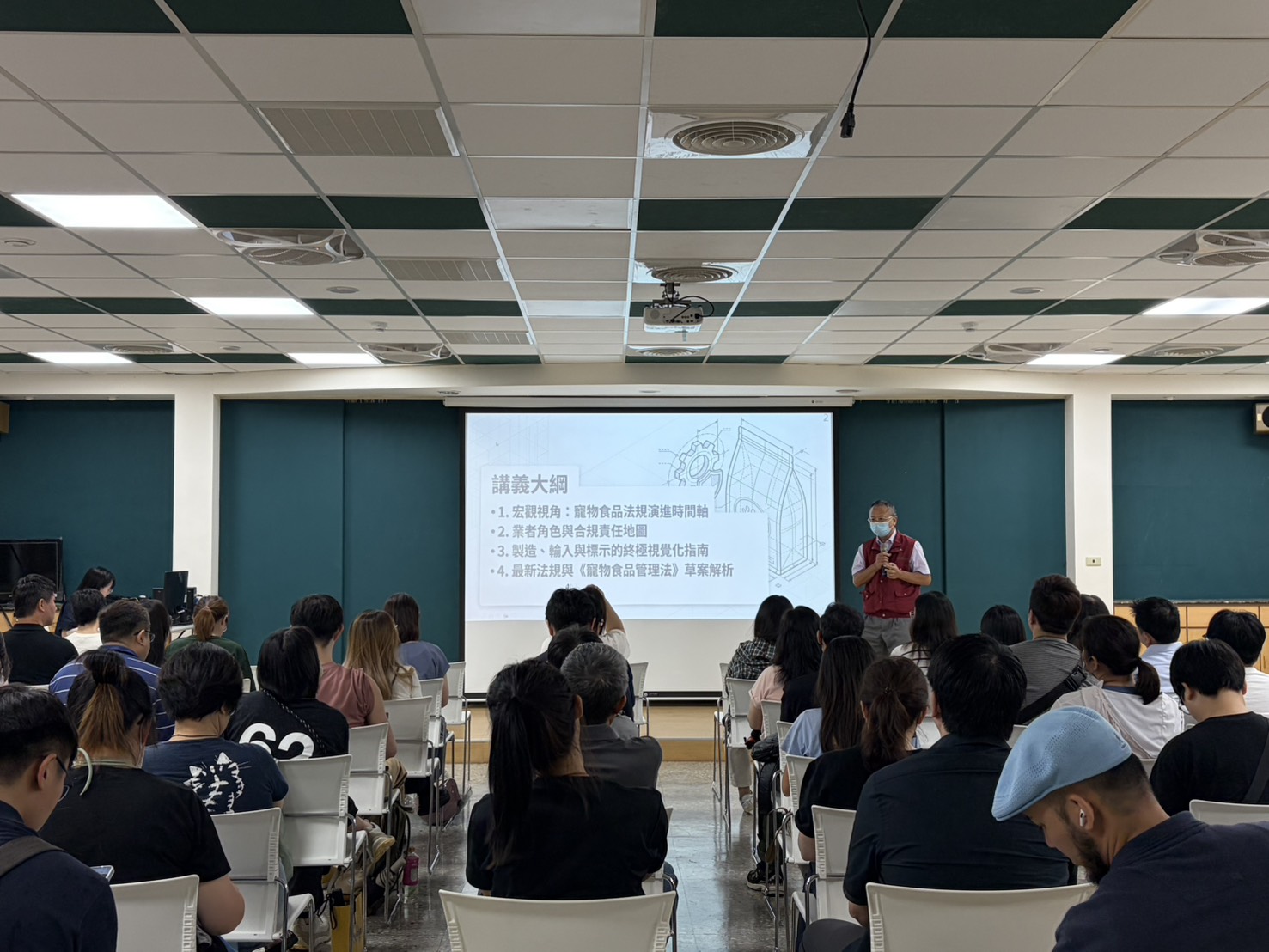  業者踴躍提問，就實務疑義與講師深度交流