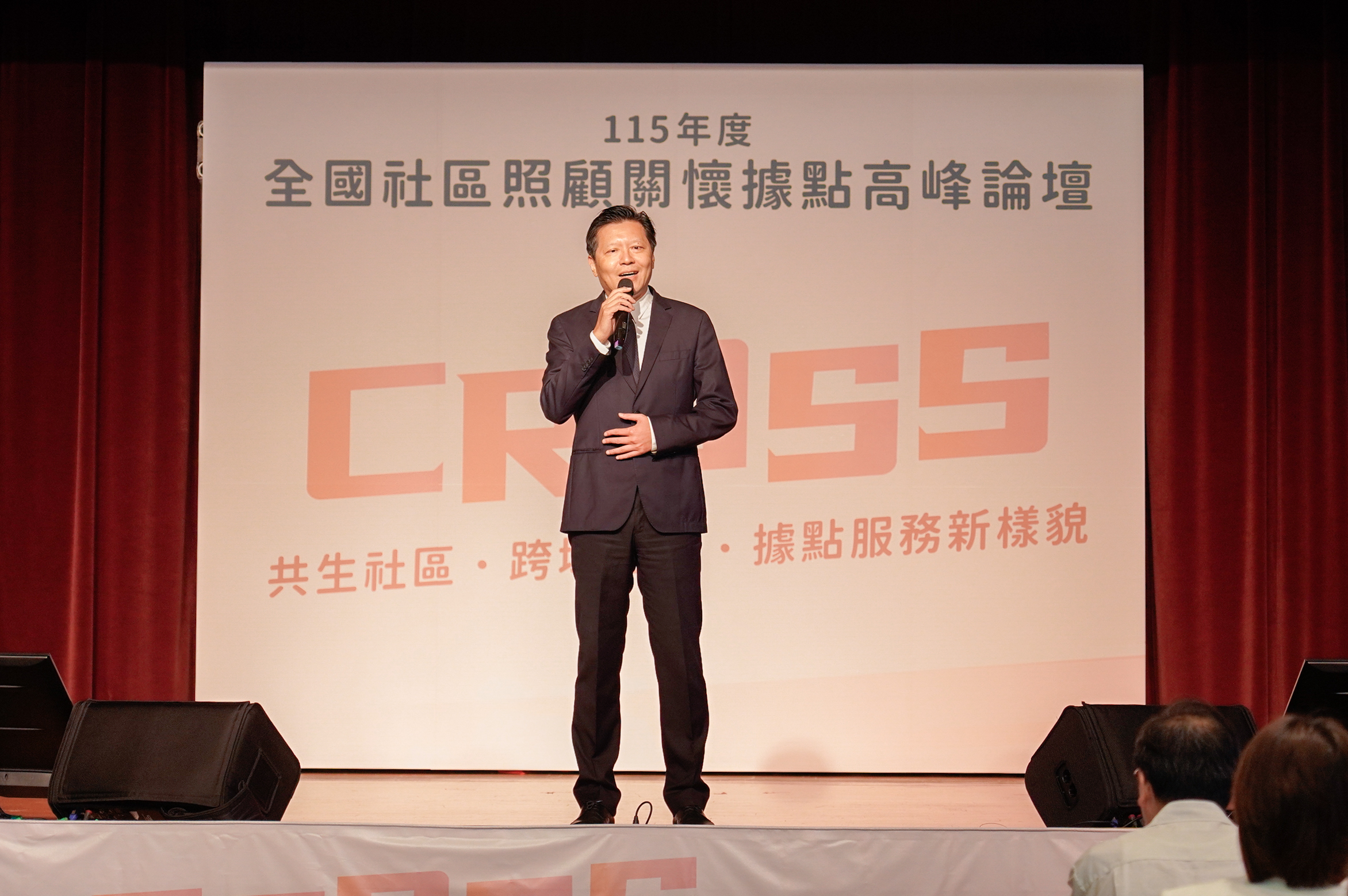  新北市副市長朱惕之表示，新北市已設置648處據點，但在侯友宜市長的領導下，更推動里里銀髮俱樂部。