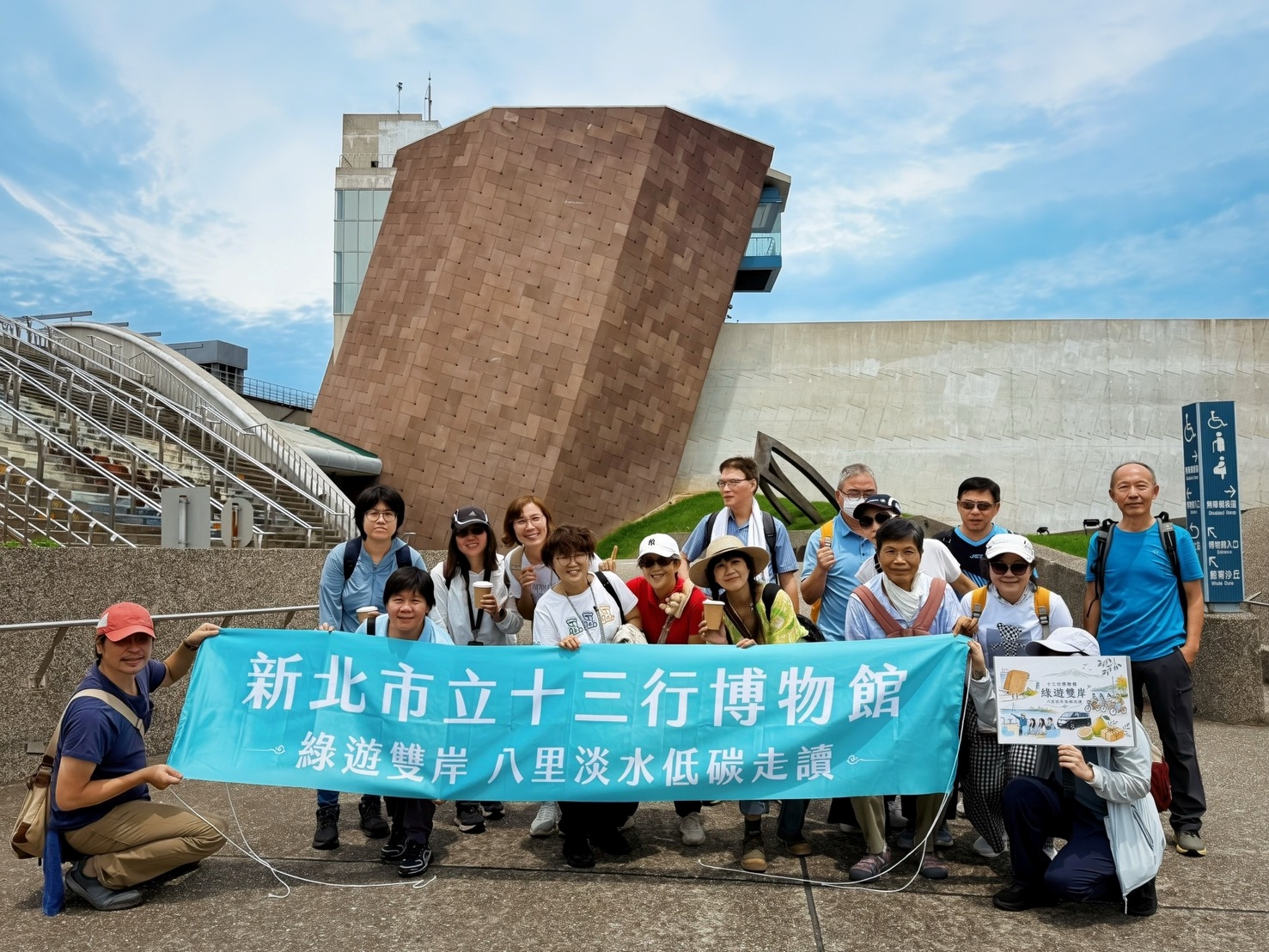 「綠遊雙岸・五感讀河」低碳走讀串聯渡輪、自行車與ZEMO全電動接駁車，以最低碳足跡的方式漫遊河岸。