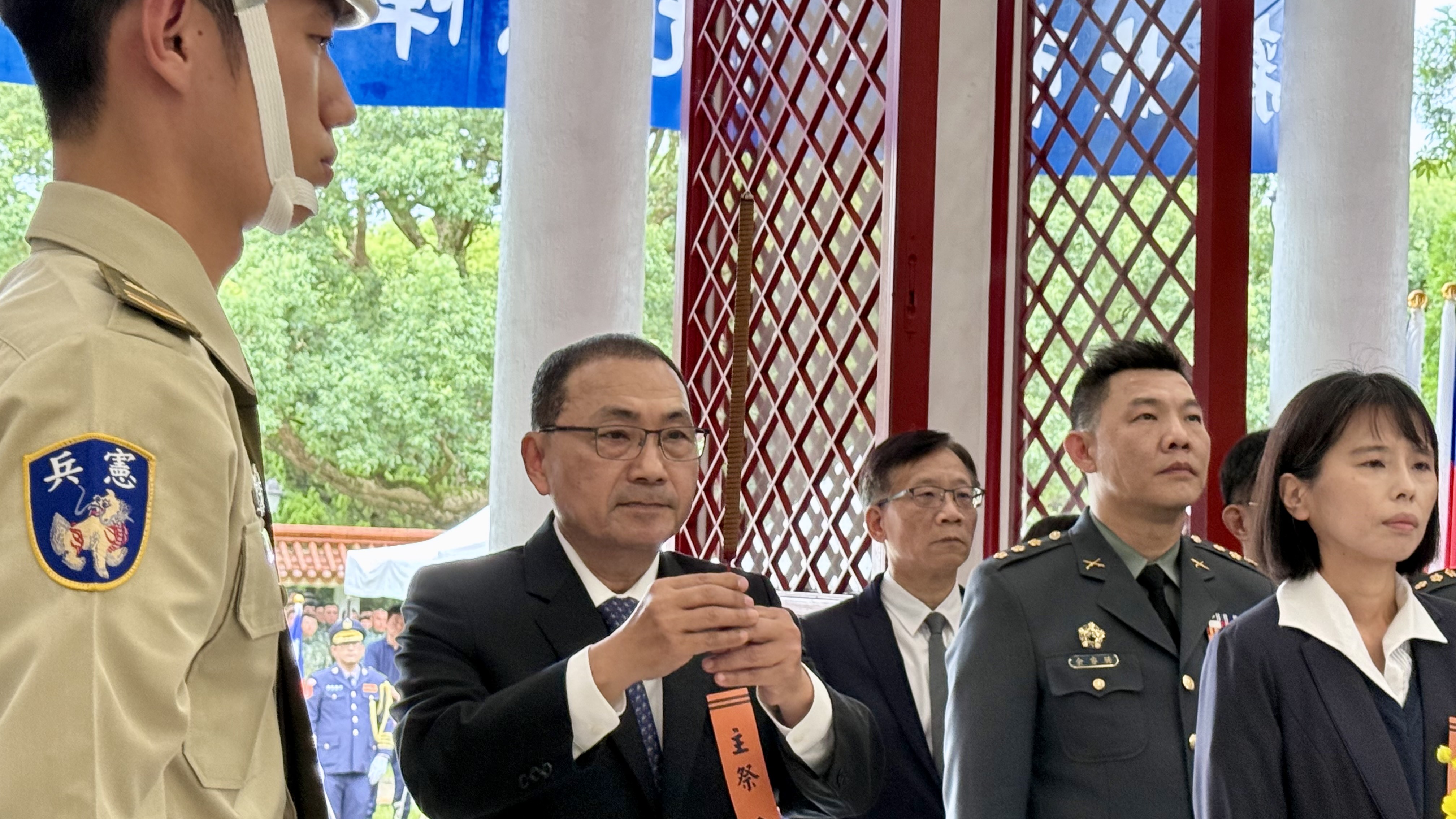 侯友宜市長親赴淡水忠烈祠主祭，率市府團隊、地方各界與烈義士遺族，以最崇高敬意向為國捐軀及因公殉職的英靈致祭。