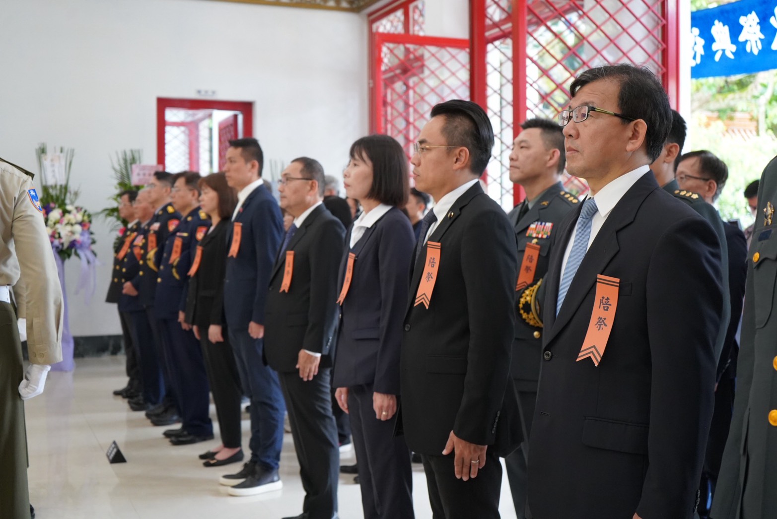 侯市長友宜親赴淡水忠烈祠主祭，率市府團隊、地方各界與烈義士遺族，以最崇高敬意向為國捐軀及因公殉職的英靈致祭，場面莊嚴肅穆。