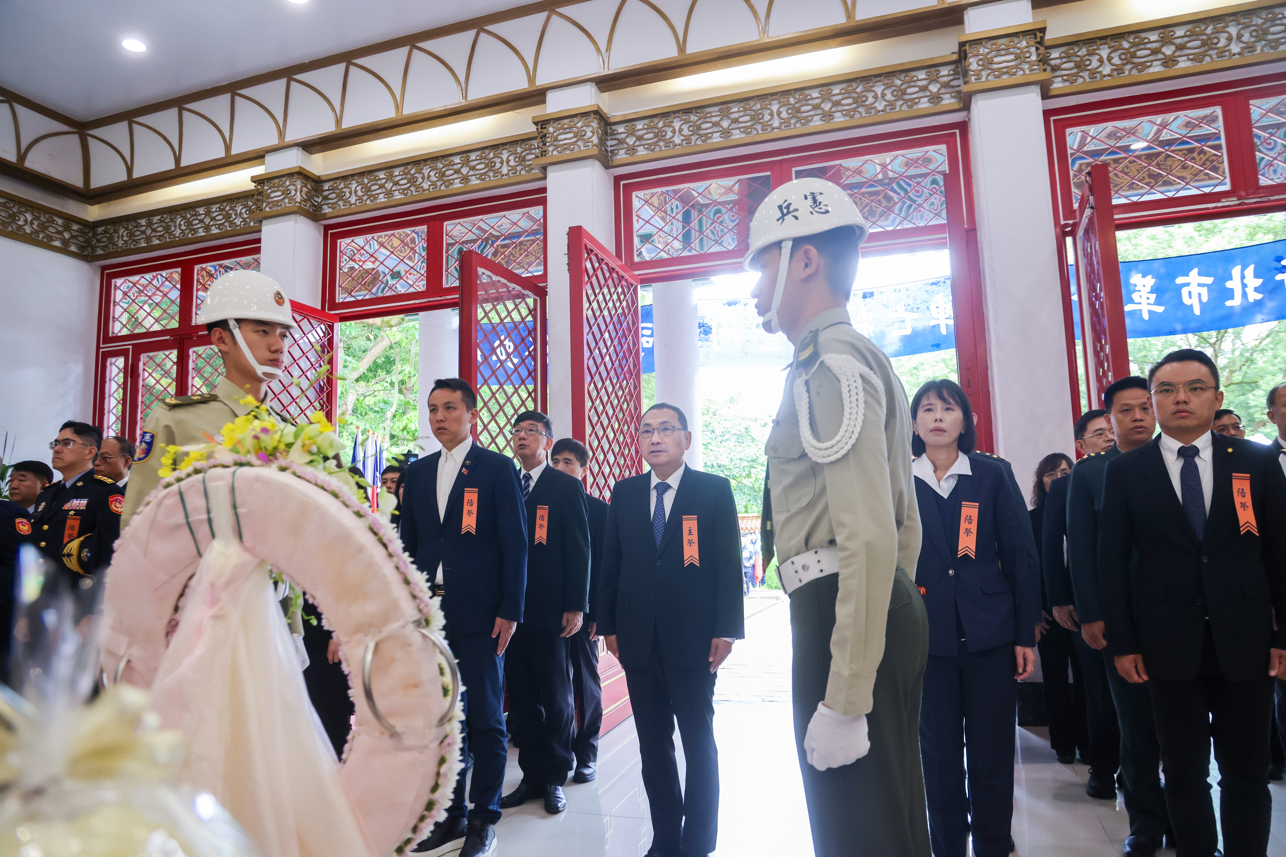 新北市長侯友宜擔任主祭官，率市府團隊向烈、義士表達深切追悼與敬意。