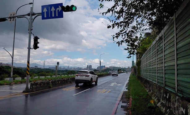 擺接堡路往板橋方向民權街至金安街段調整為混合車道，並降速為時速40公里